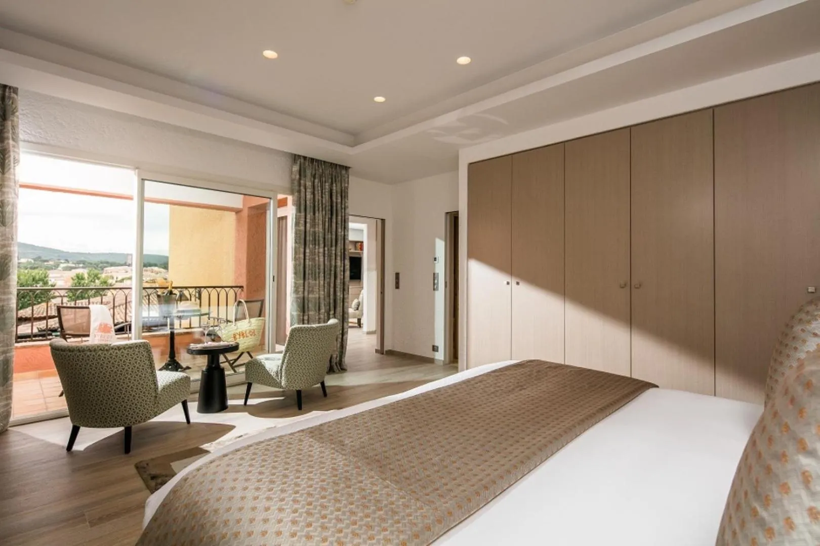 Bedroom, Bed in Hotel Byblos Saint-Tropez