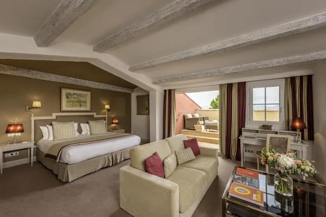 Bed in Hotel Byblos Saint-Tropez