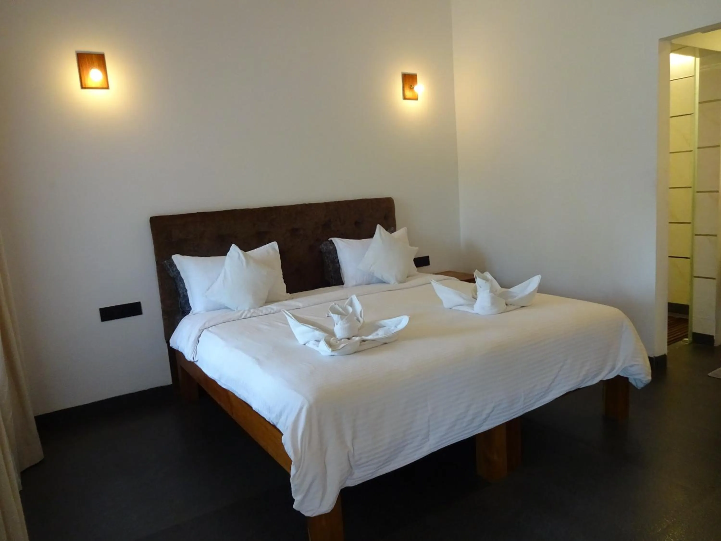 Bedroom, Bed in Dunhill Beach Resort