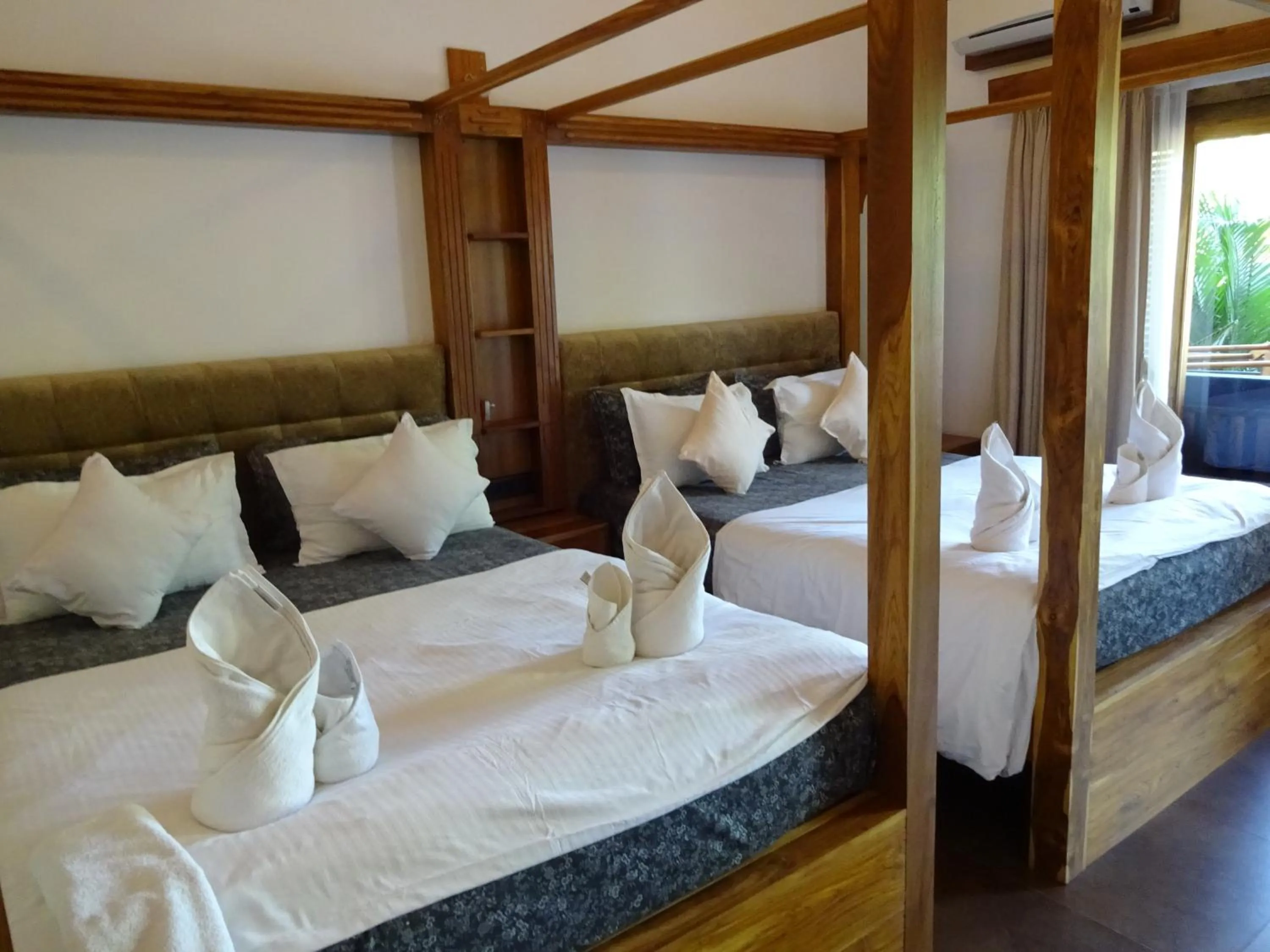Bedroom, Bed in Dunhill Beach Resort