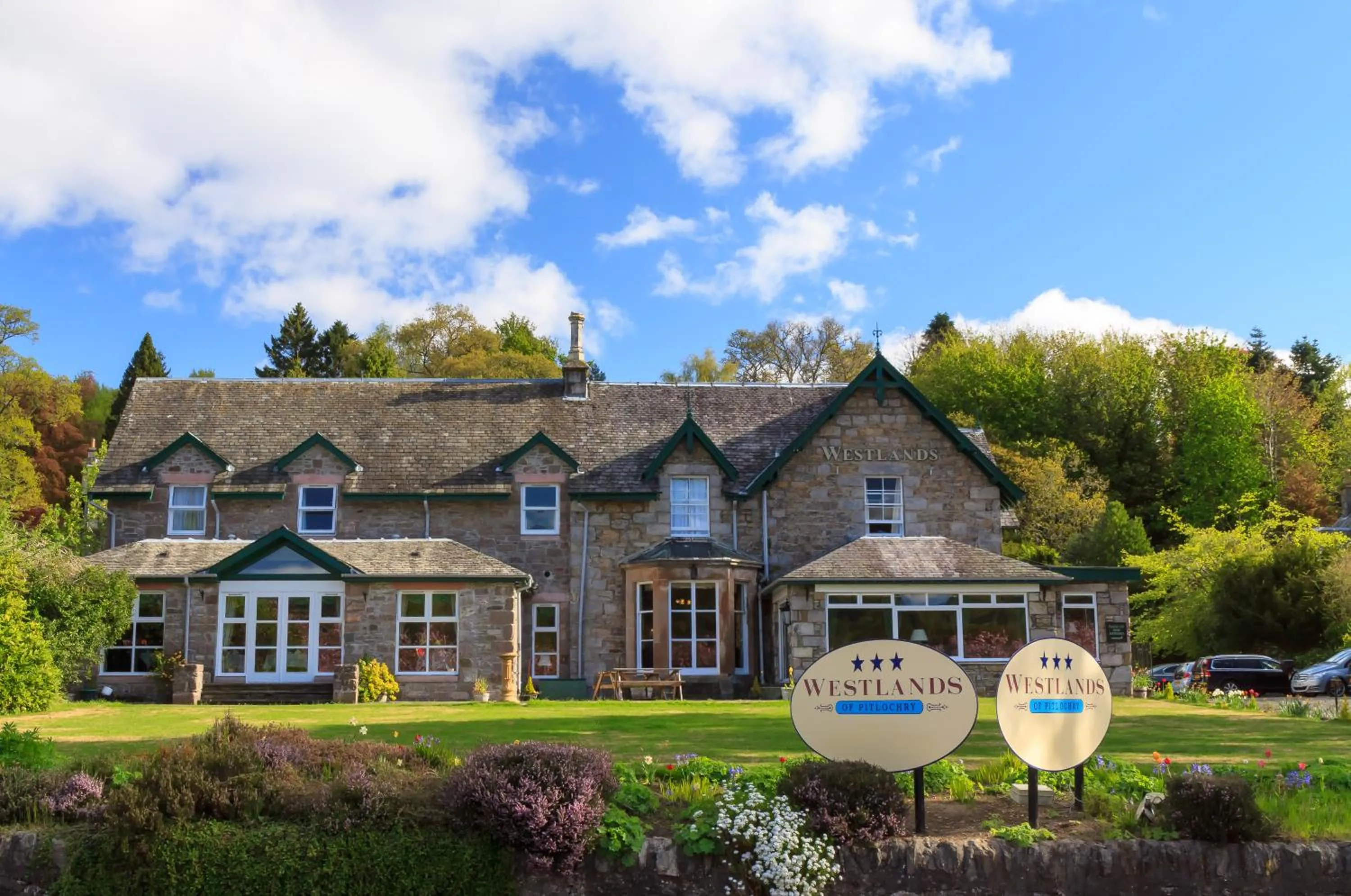 Property building in Westlands of Pitlochry