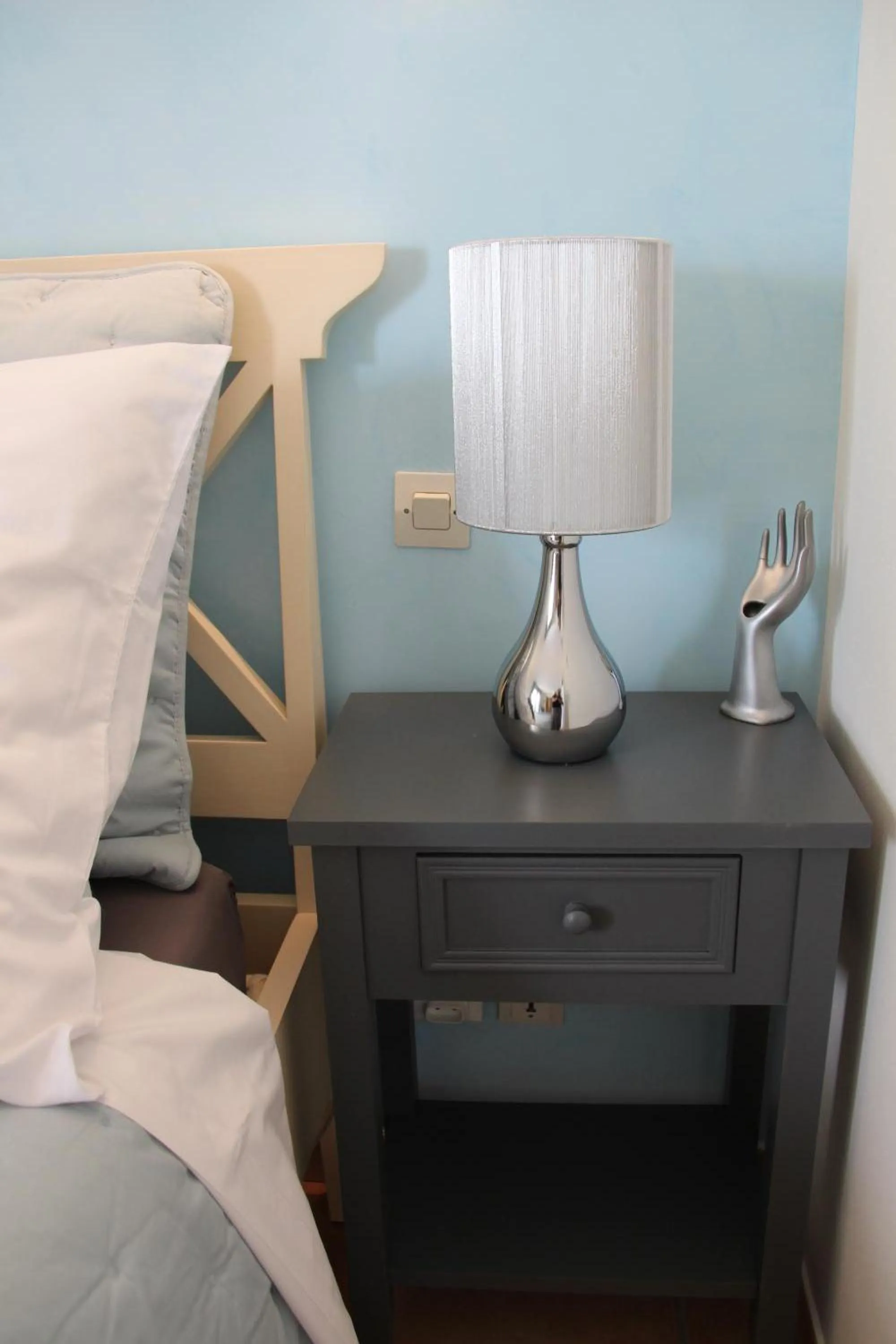 Decorative detail, Bed in Villa des Cammaous