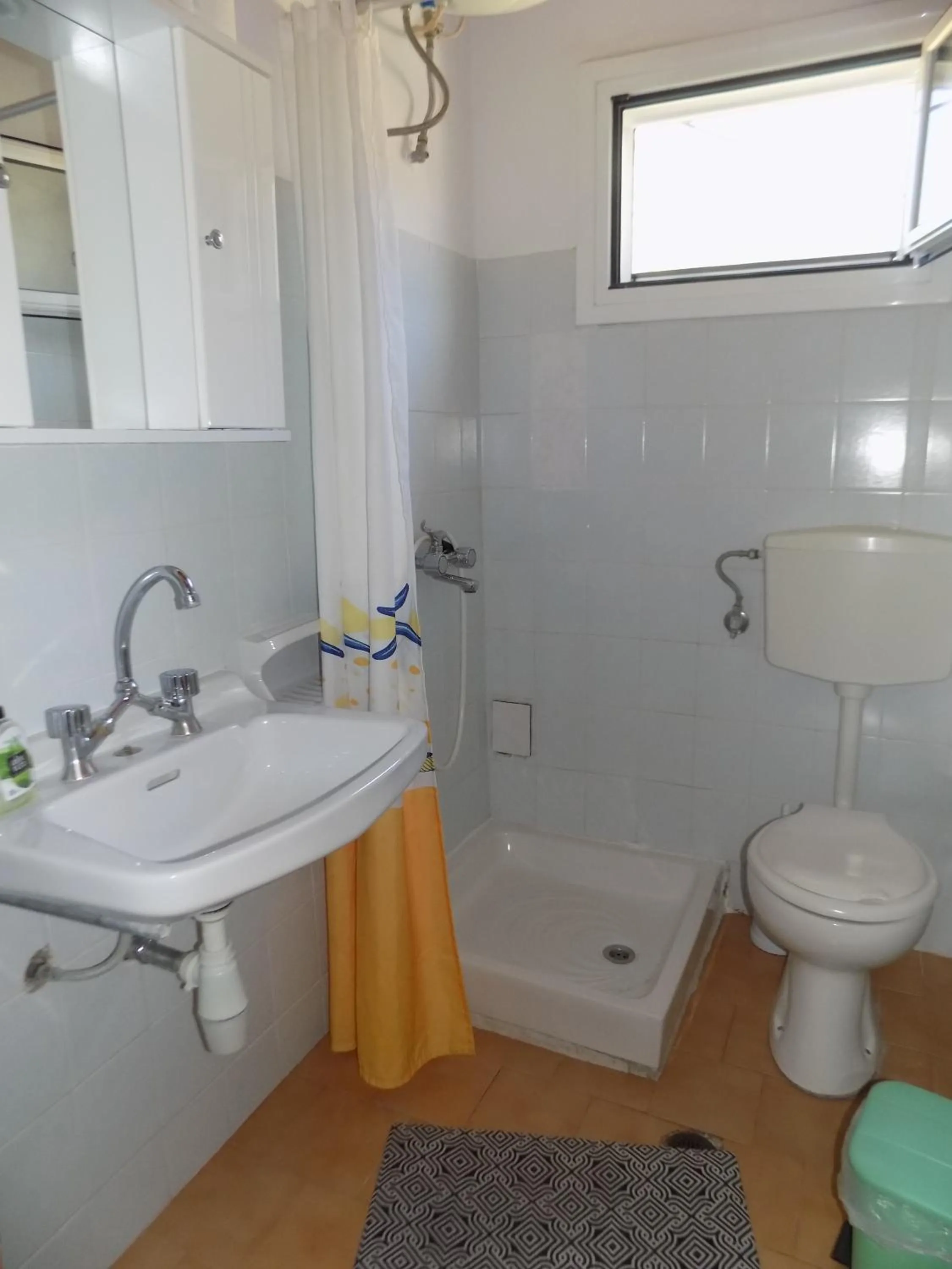 Bathroom in Apartments Elli - Nikos