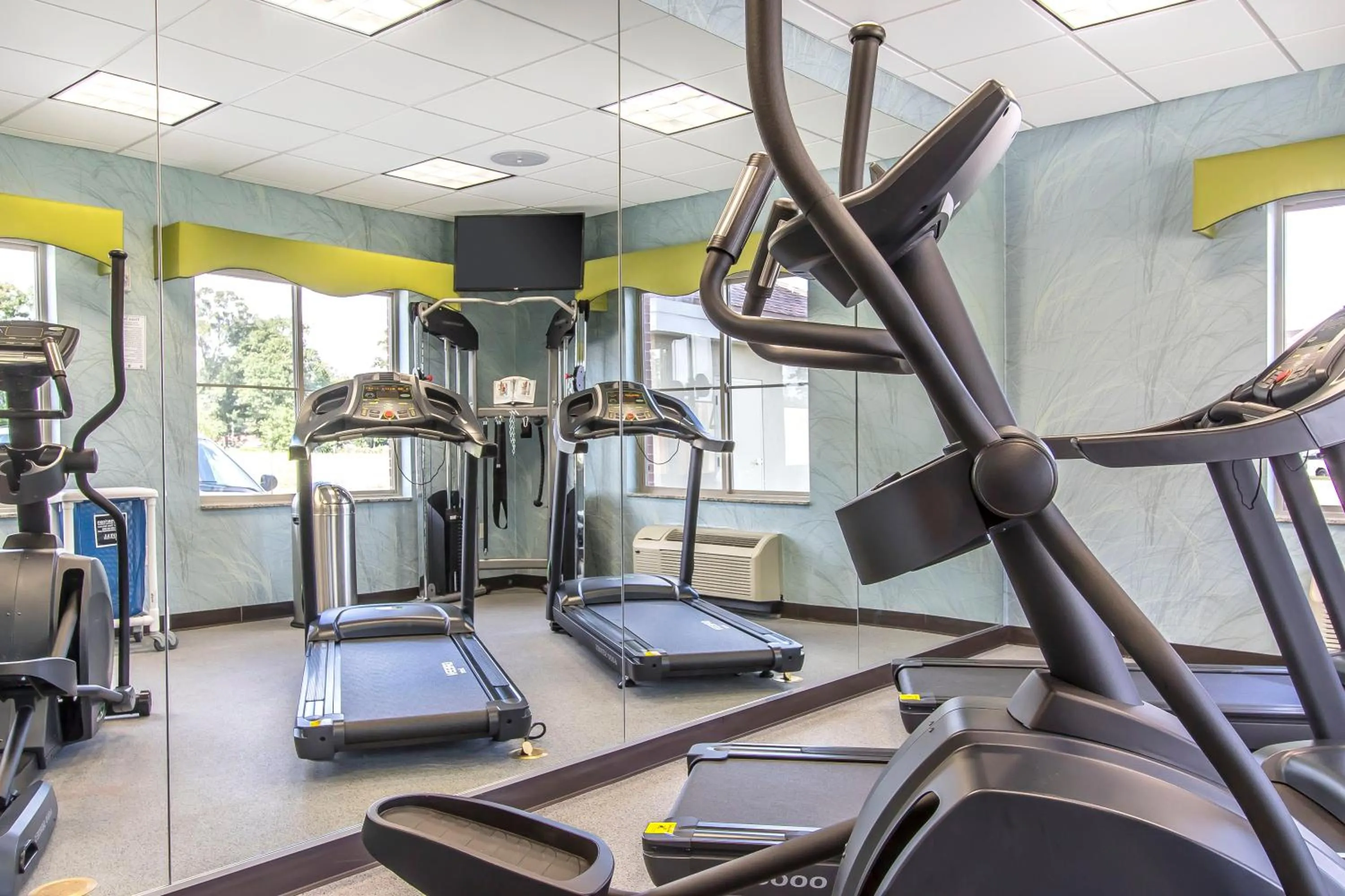 Fitness centre/facilities in Suburban Studios Donaldsonville - Gonzales