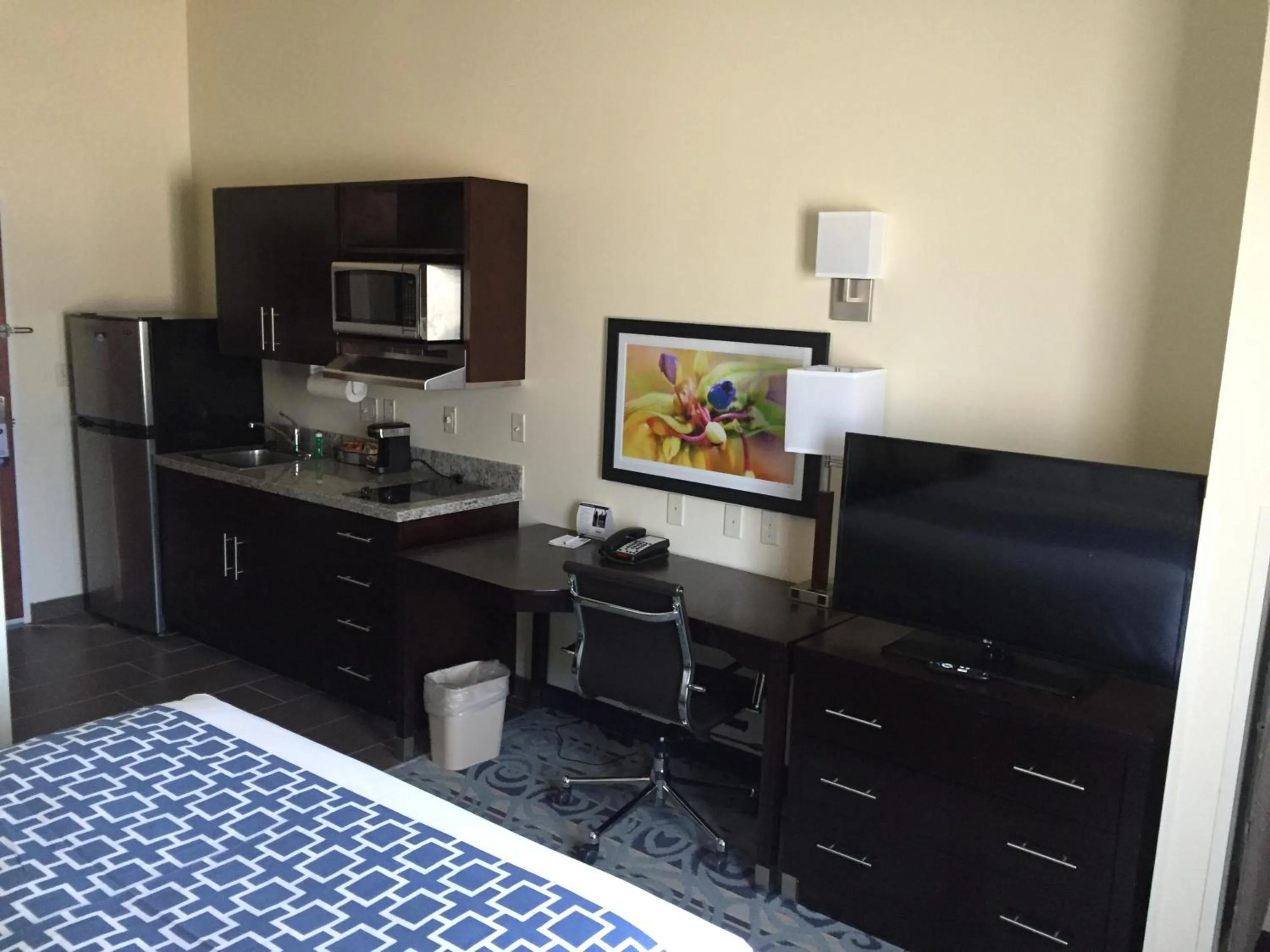 Kitchen or kitchenette in Suburban Studios Donaldsonville - Gonzales