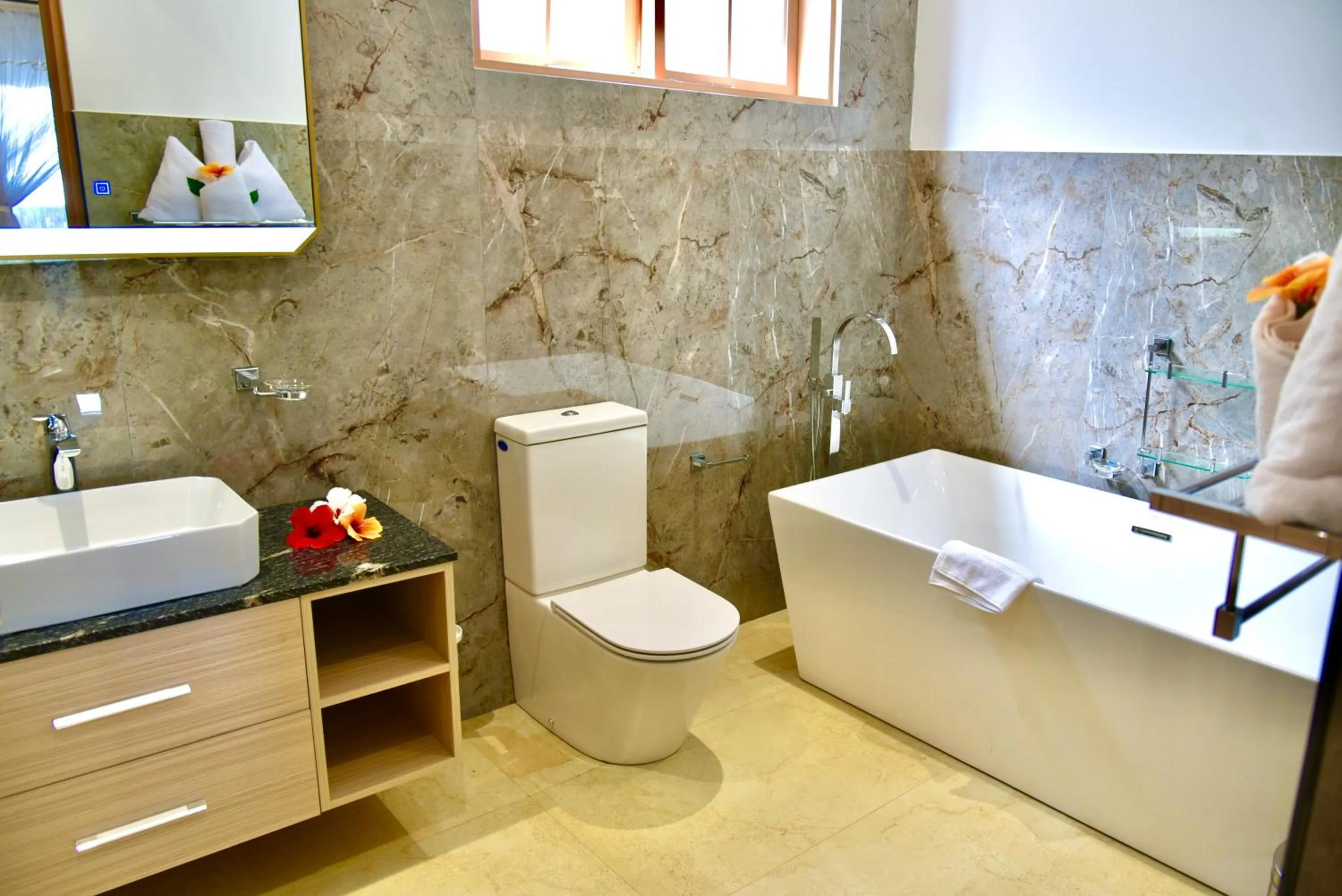 Bathroom in La Petite Maison and Sea Splash