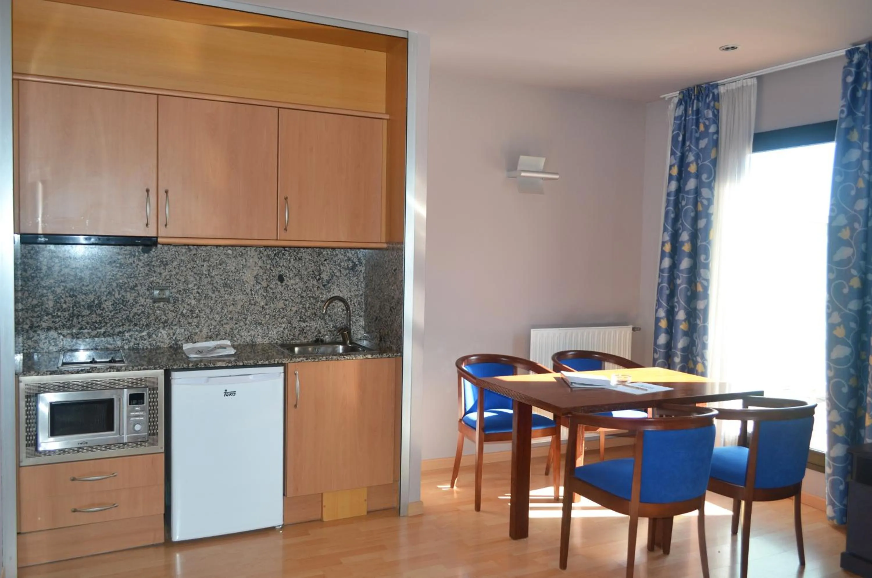 Kitchen or kitchenette in Pierre & Vacances Pas de la Casa Alaska
