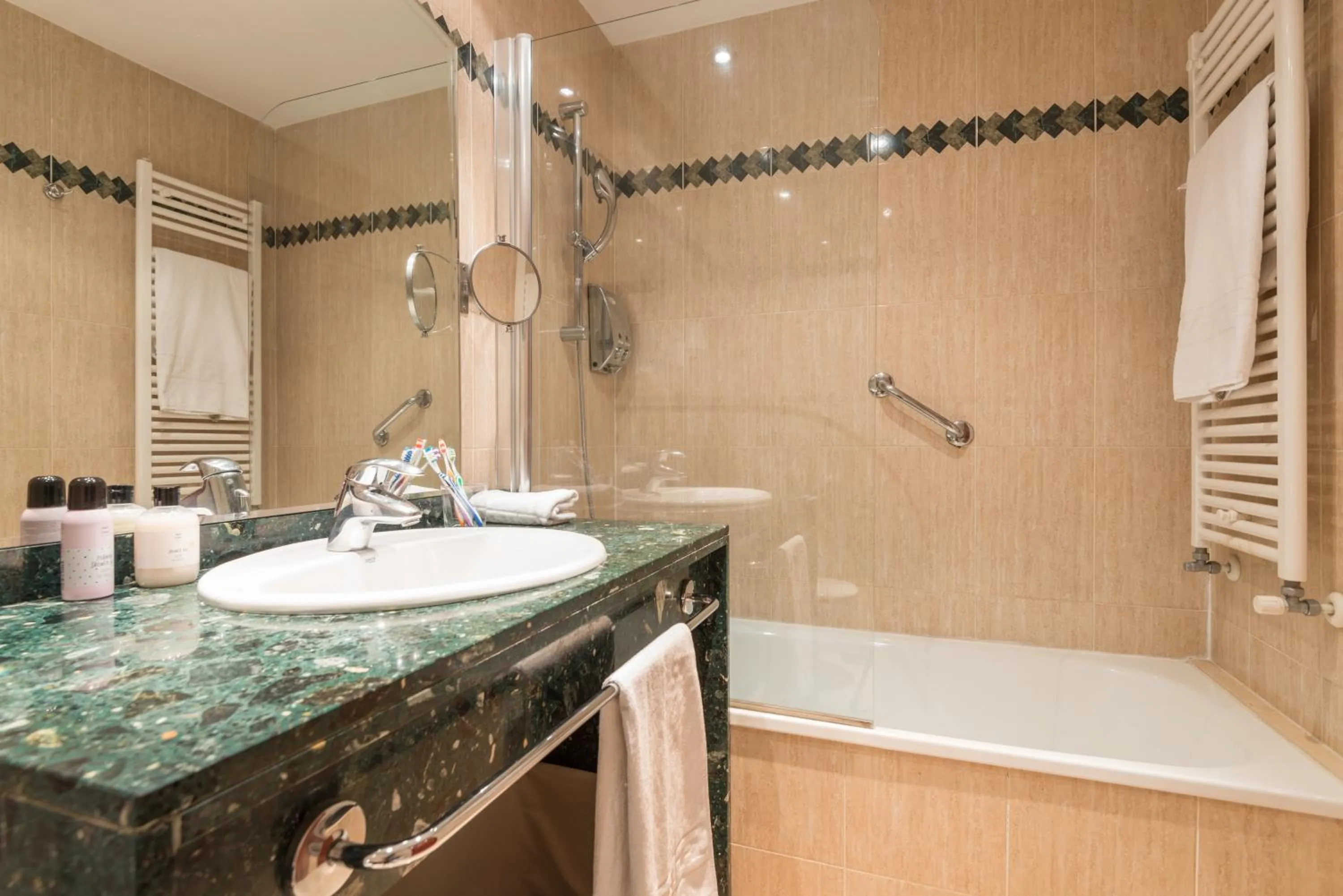 Bathroom in Pierre & Vacances Pas de la Casa Alaska