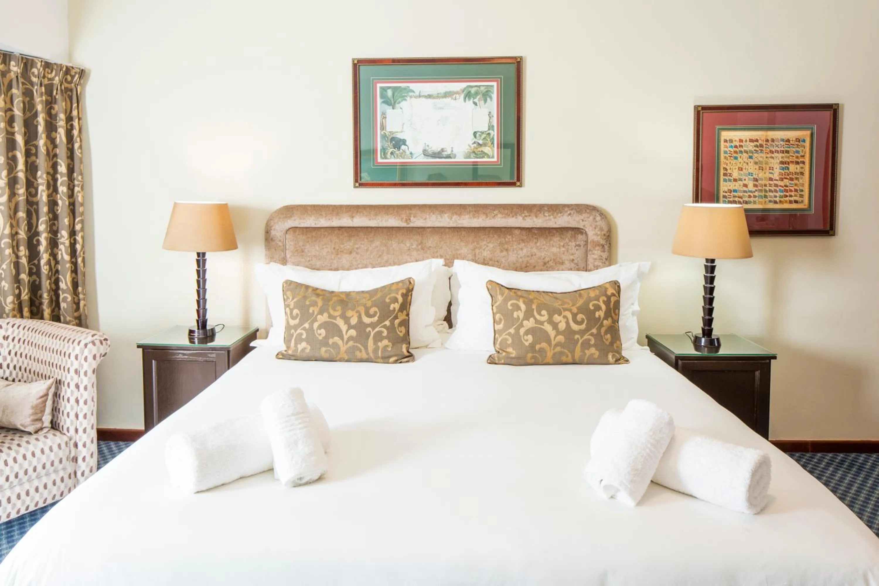 Bed in Kingfisher GuestHouse