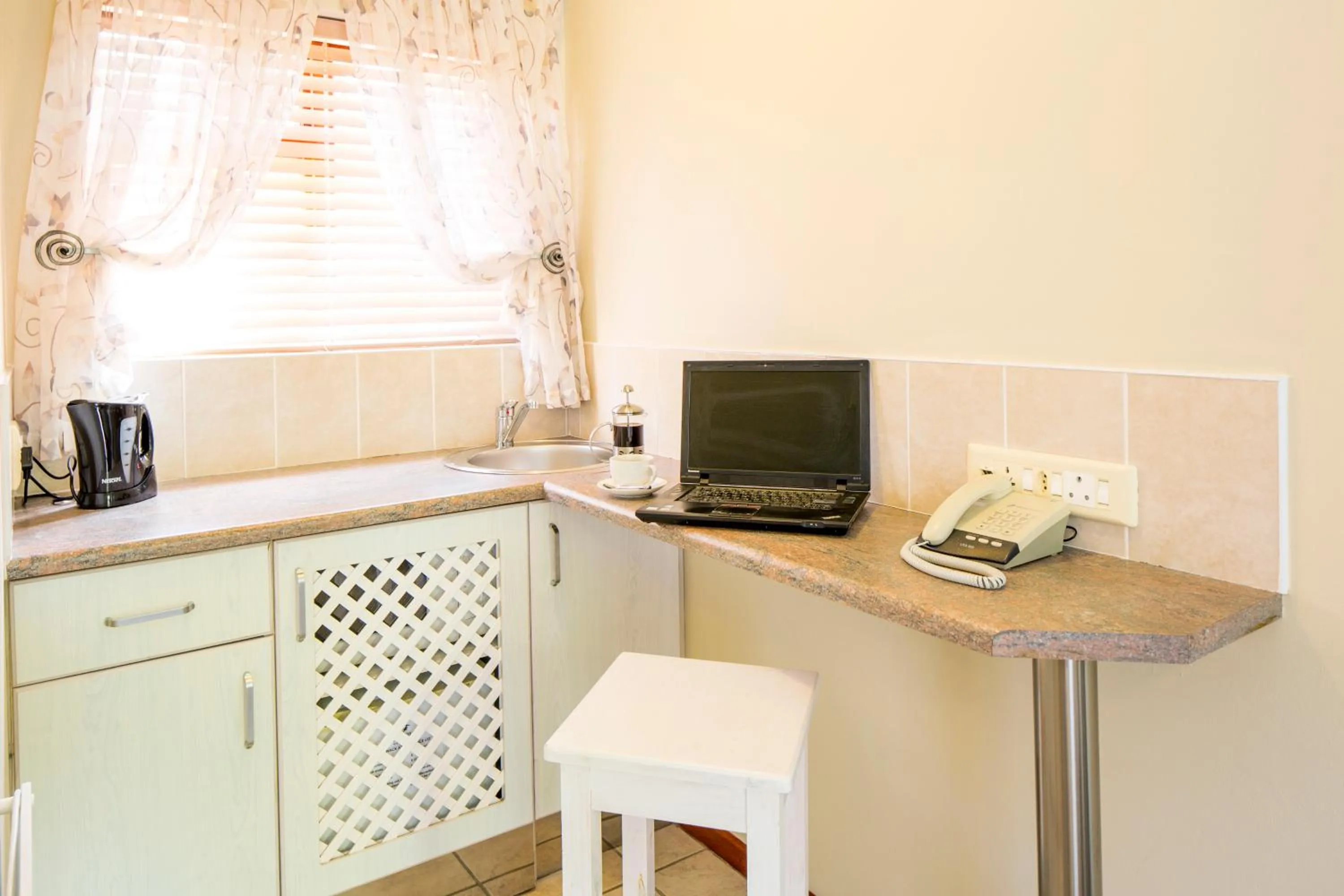 Coffee/tea facilities in Kingfisher GuestHouse