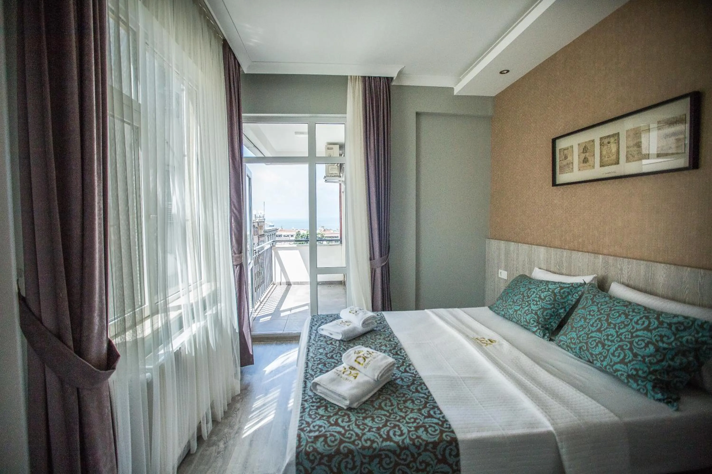 Bedroom, Bed in Doa Suite Hotel