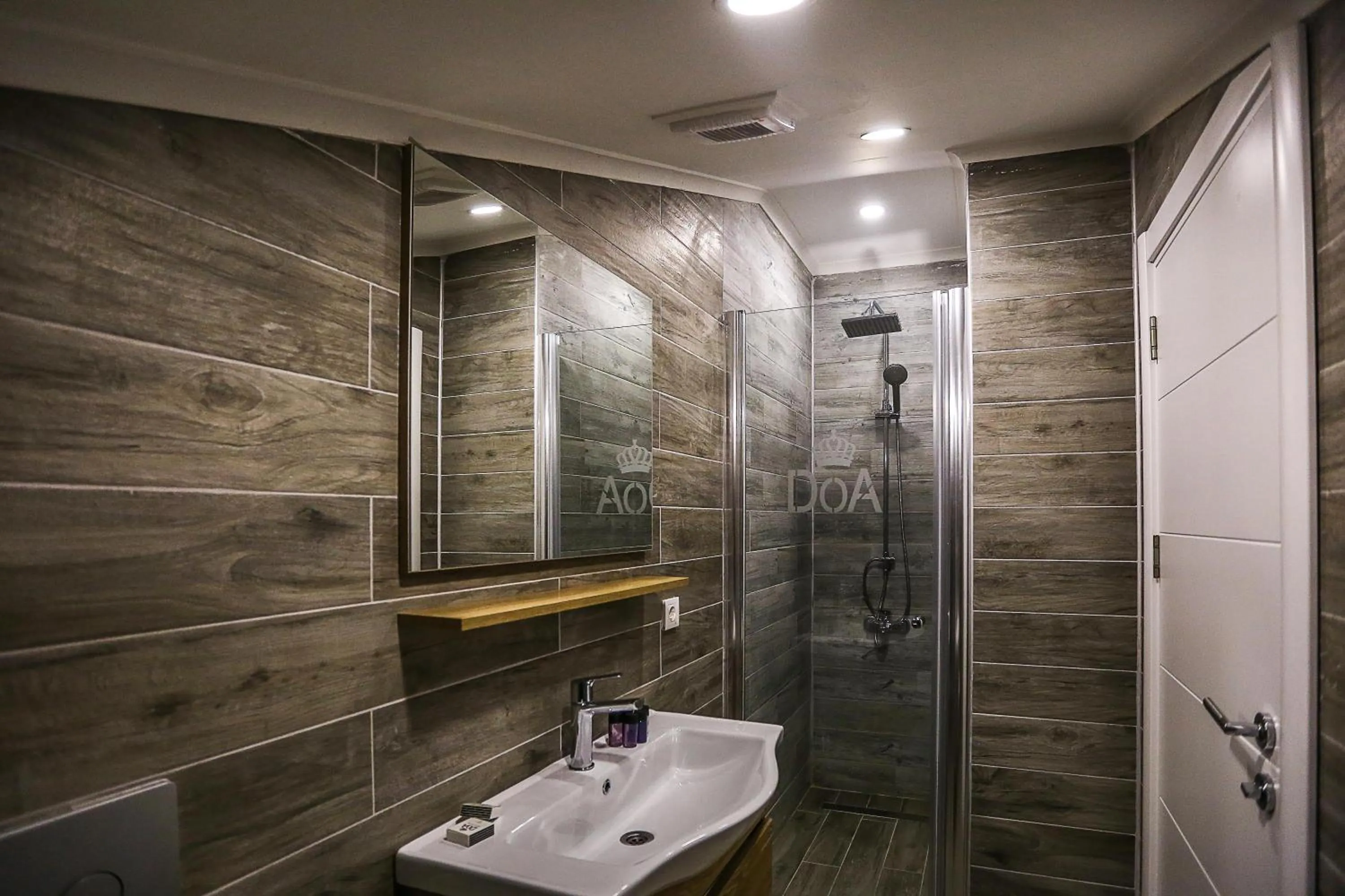 Bathroom in Doa Suite Hotel