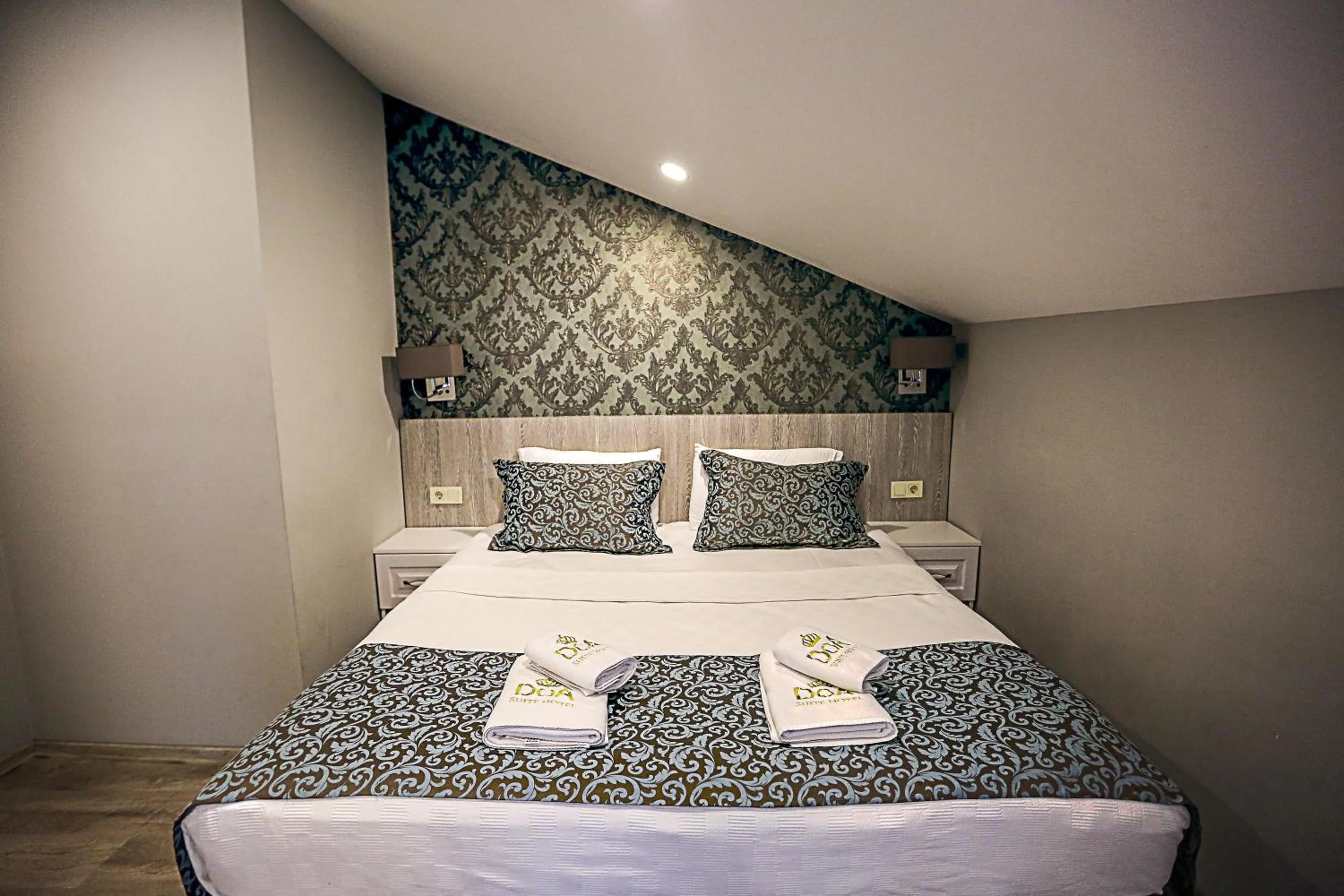 Bedroom, Bed in Doa Suite Hotel