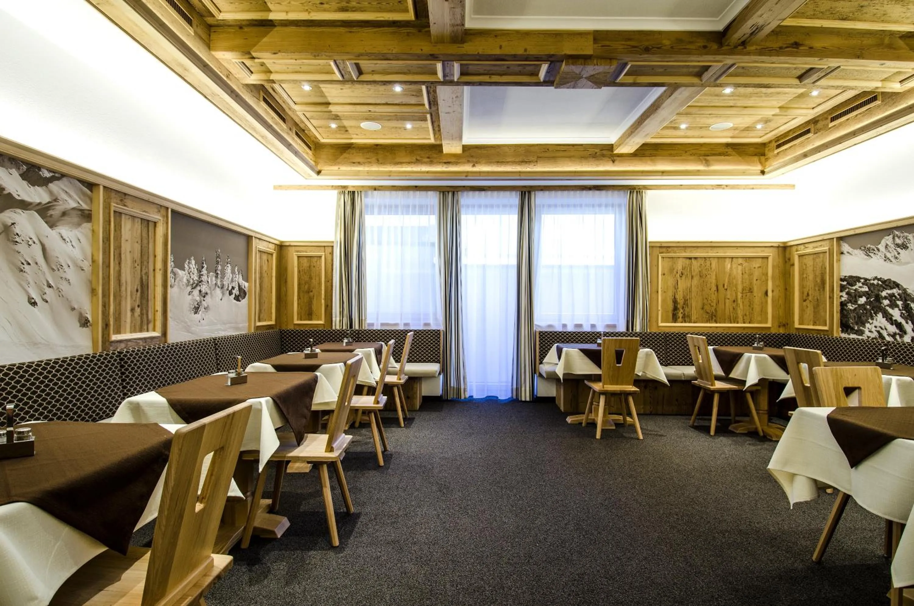 Dining area in Apart Forum