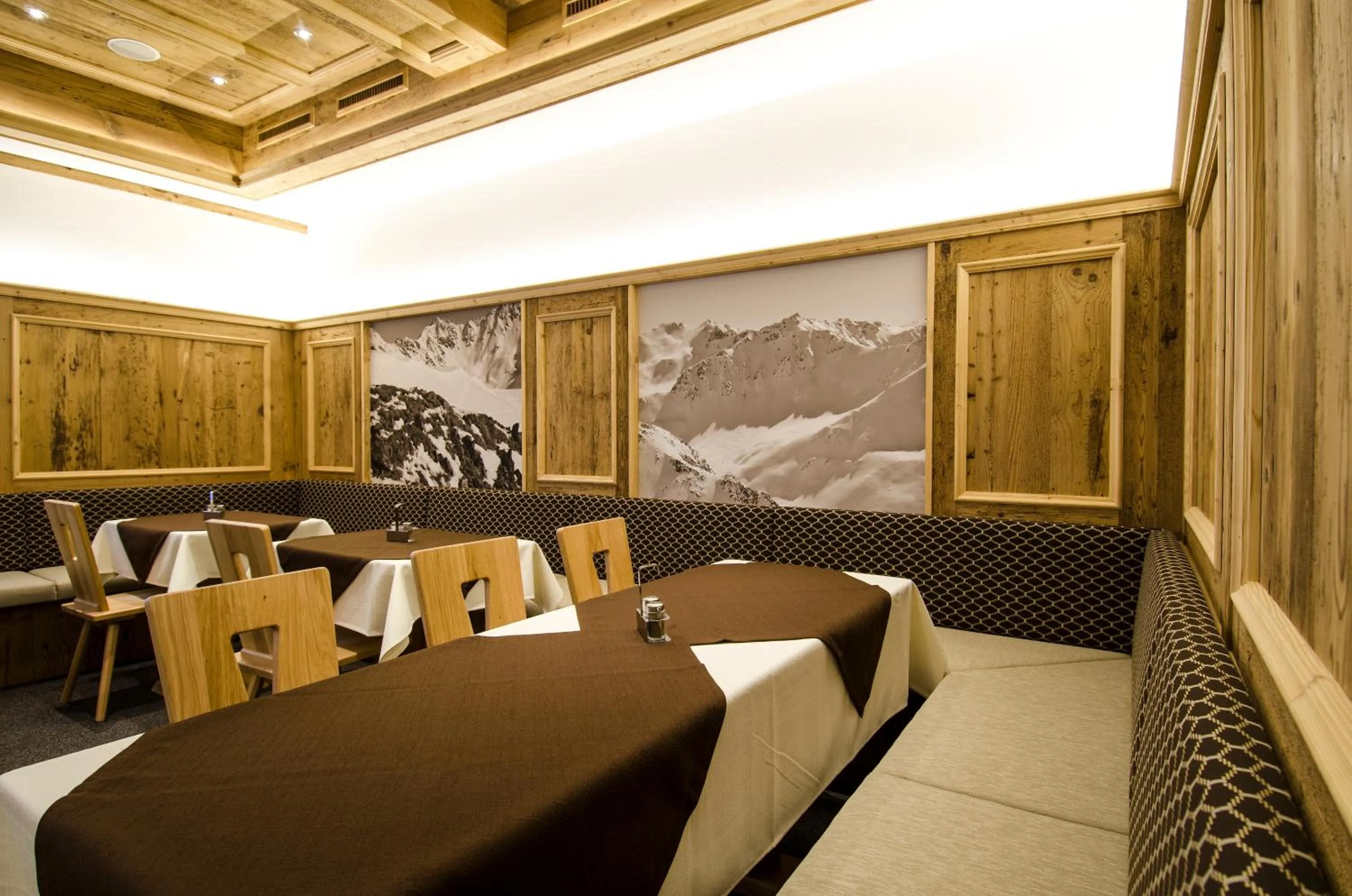 Dining area in Apart Forum