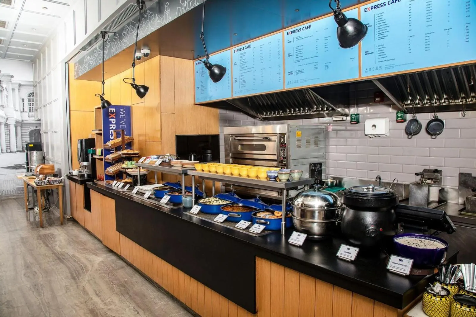 Restaurant/places to eat in Holiday Inn Express Chennai OMR Thoraipakkam by IHG