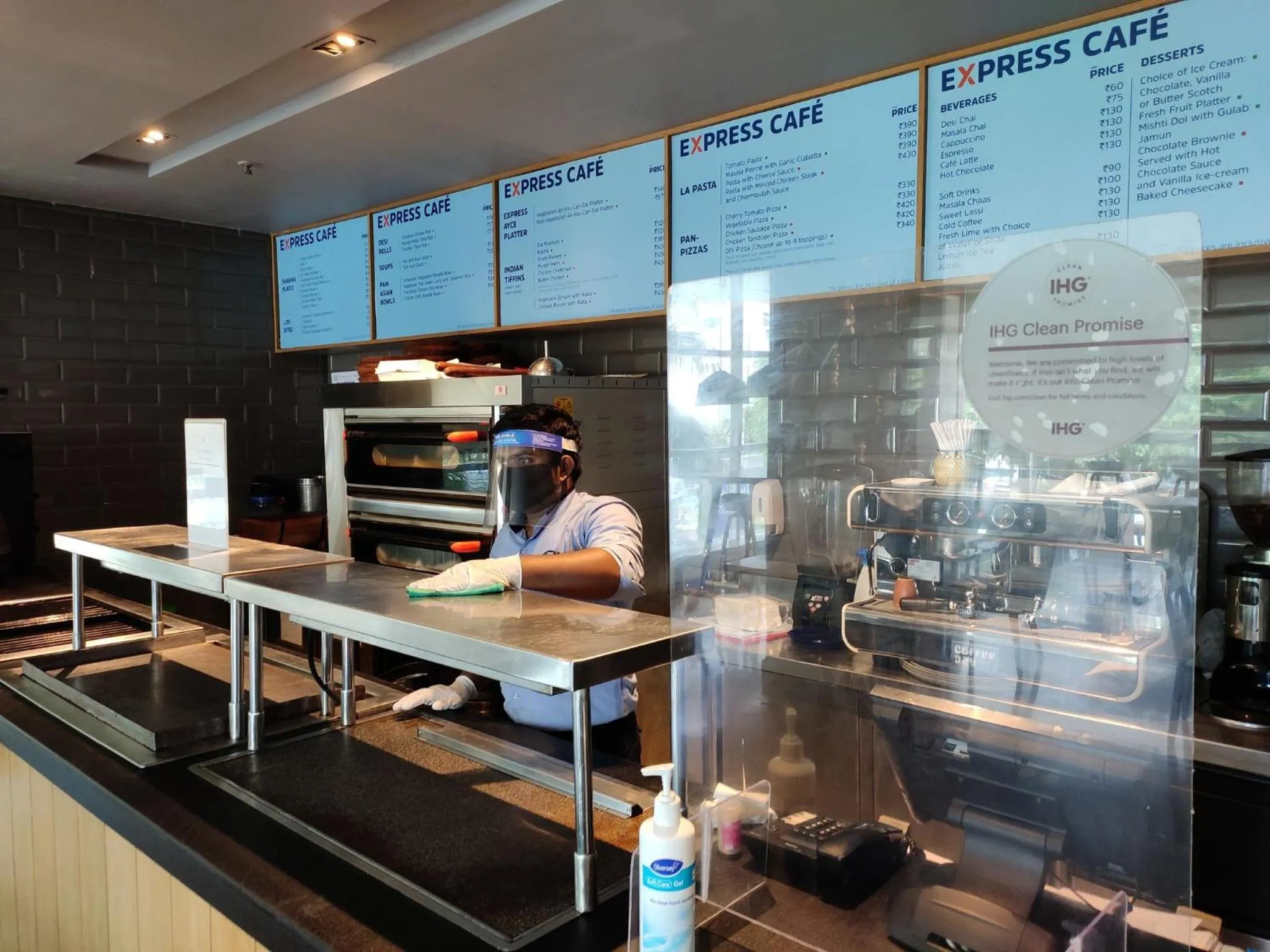 Restaurant/places to eat in Holiday Inn Express Chennai OMR Thoraipakkam by IHG