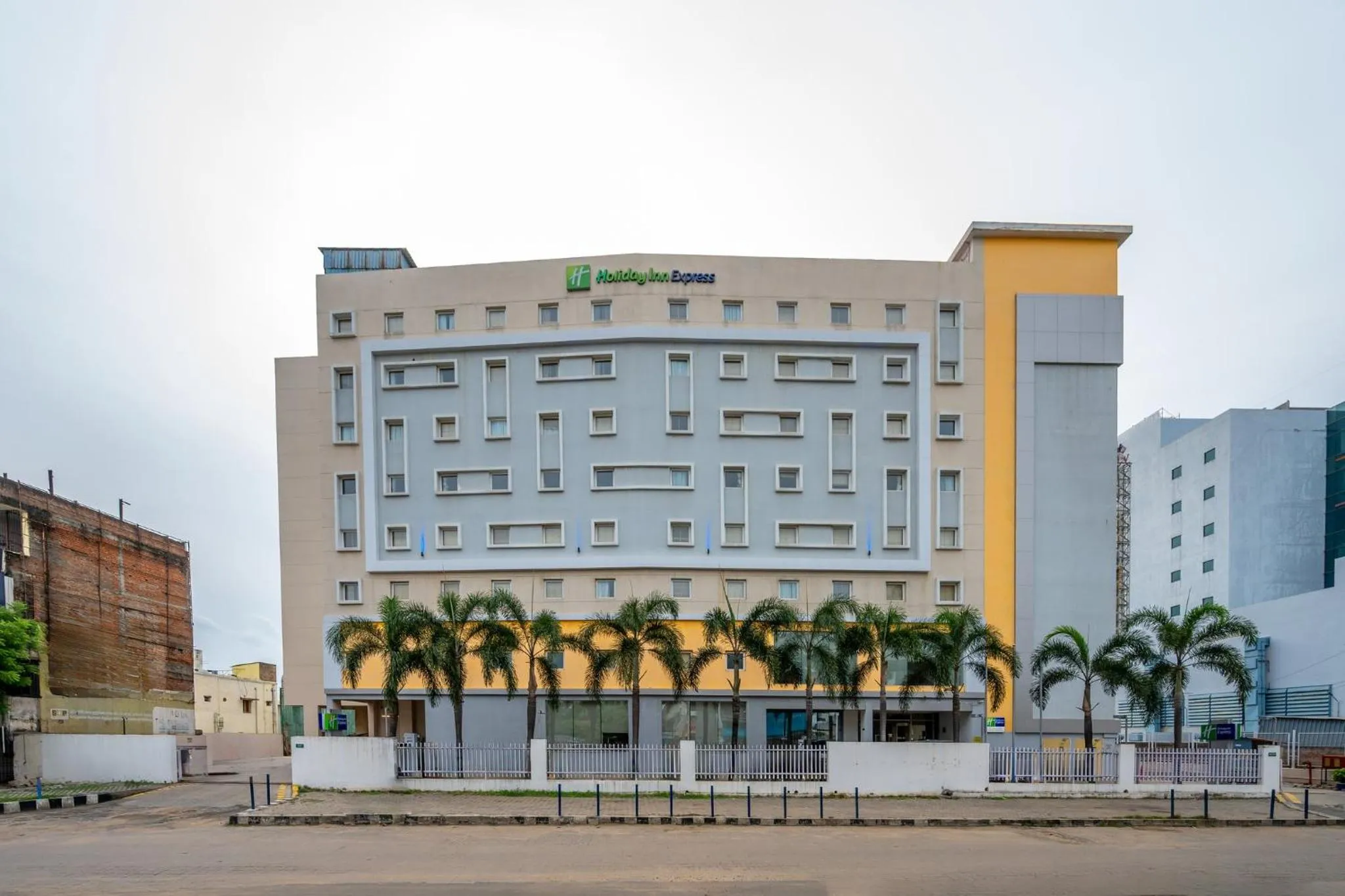 Property building in Holiday Inn Express Chennai OMR Thoraipakkam by IHG