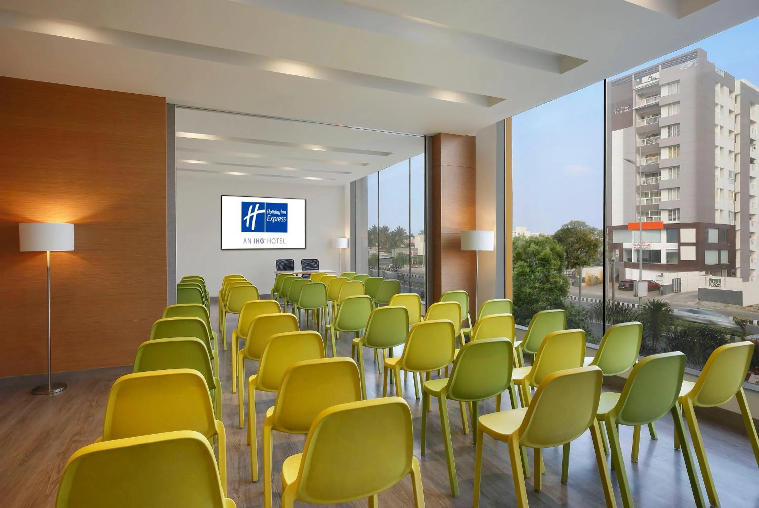 Meeting/conference room in Holiday Inn Express Chennai OMR Thoraipakkam by IHG