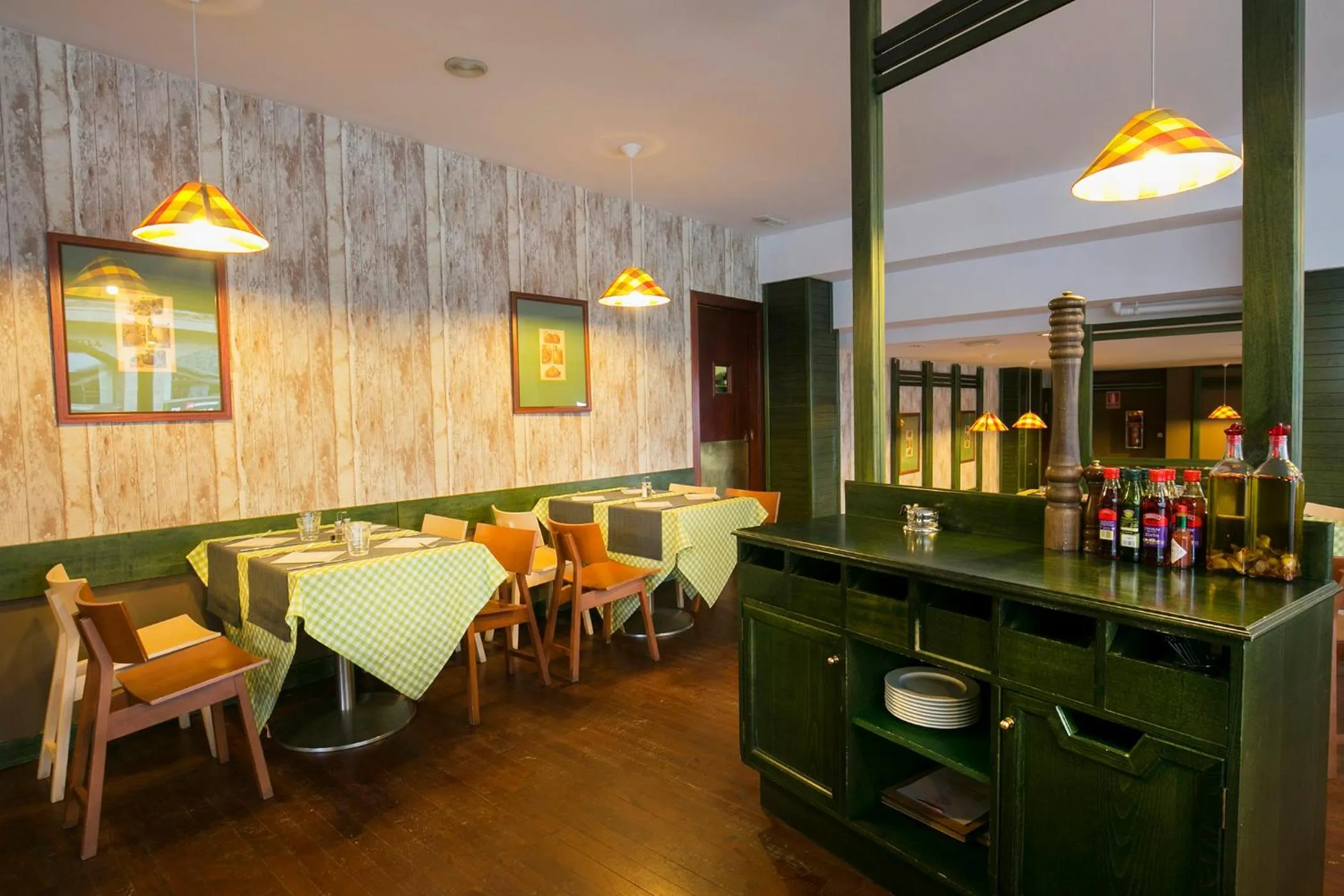 Restaurant/places to eat in Hotel Piolets Soldeu Centre by Nexta