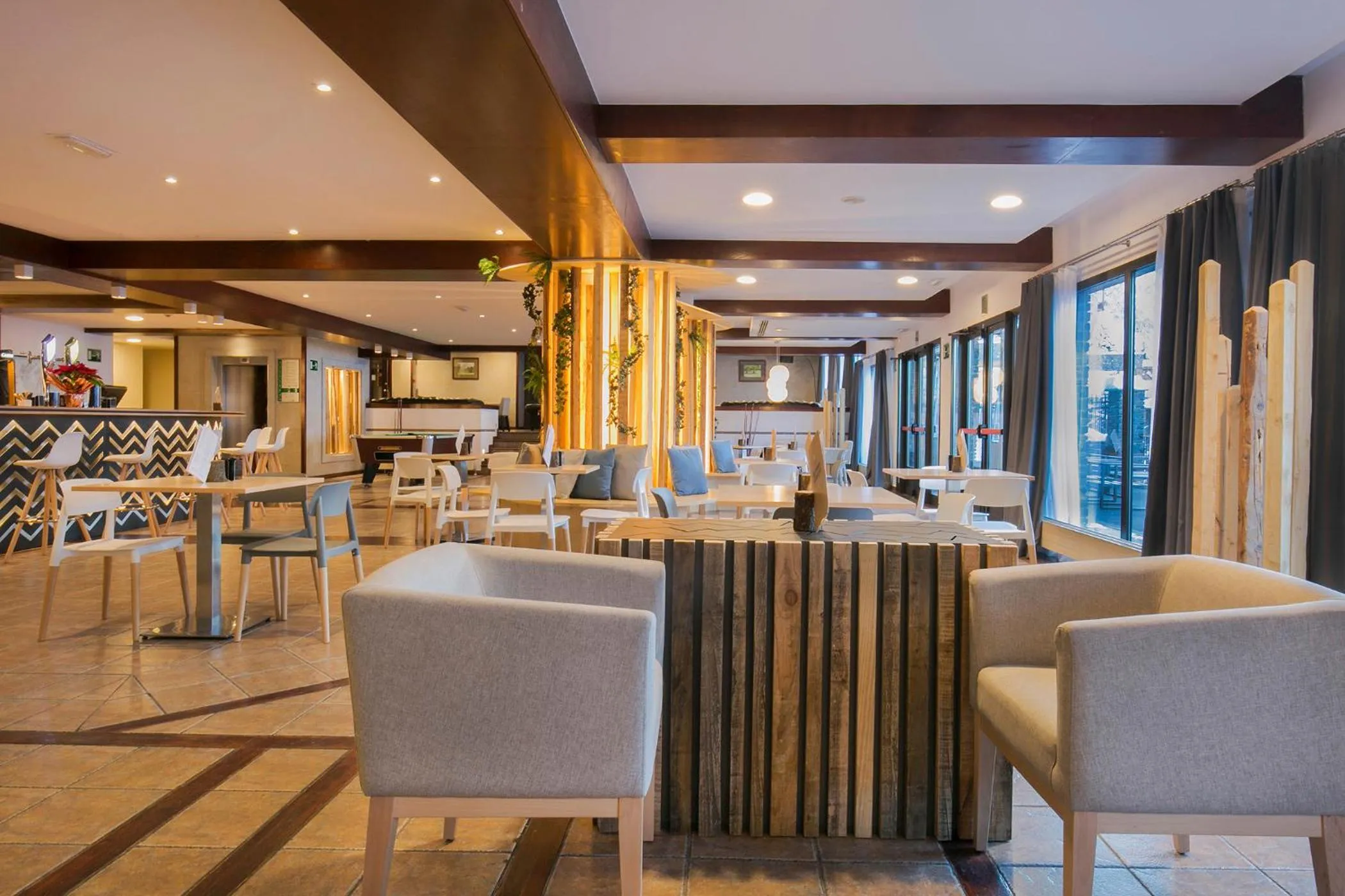 Restaurant/places to eat in Hotel Piolets Soldeu Centre by Nexta