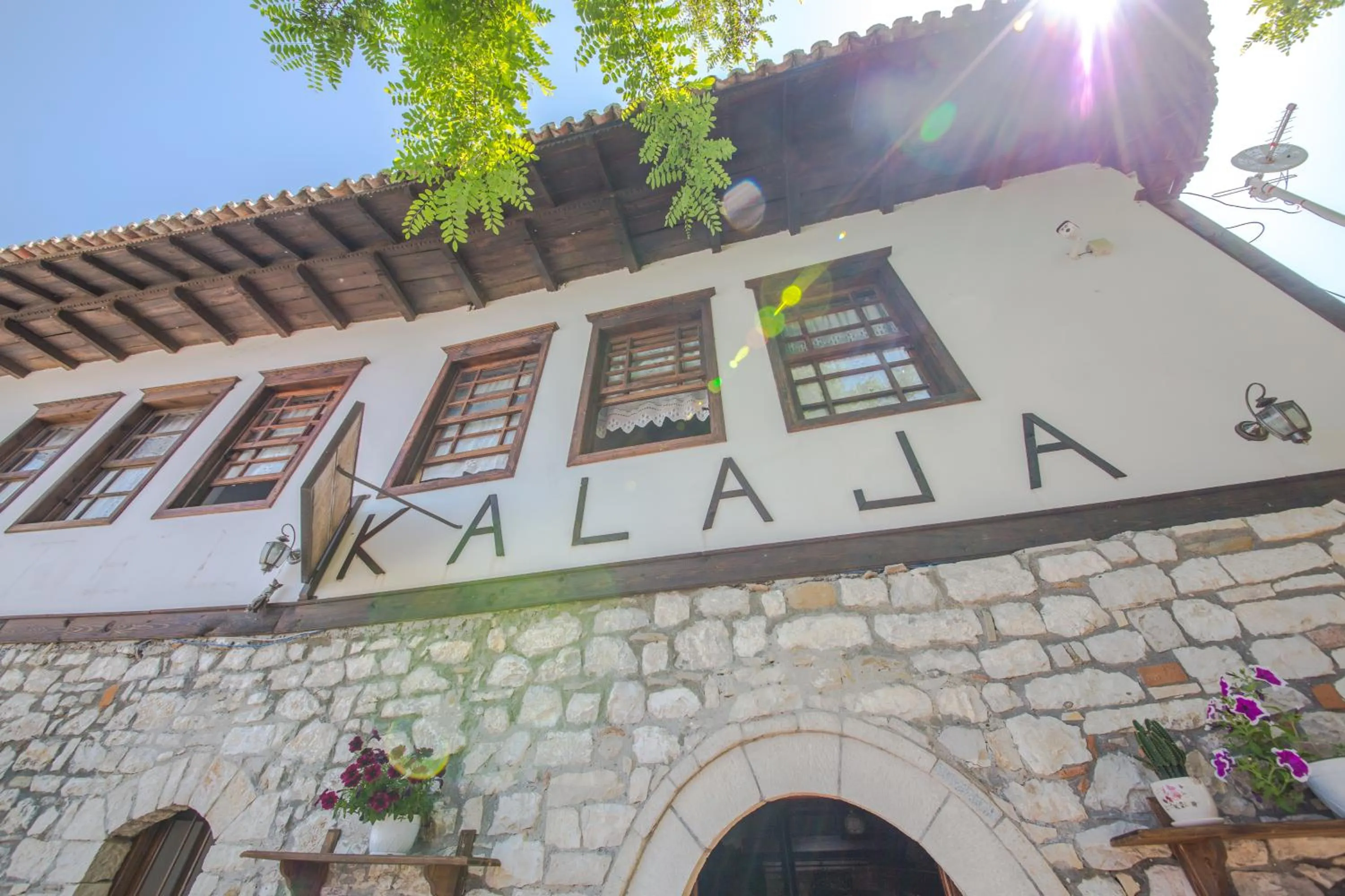 Facade/entrance in Hotel Kalaja