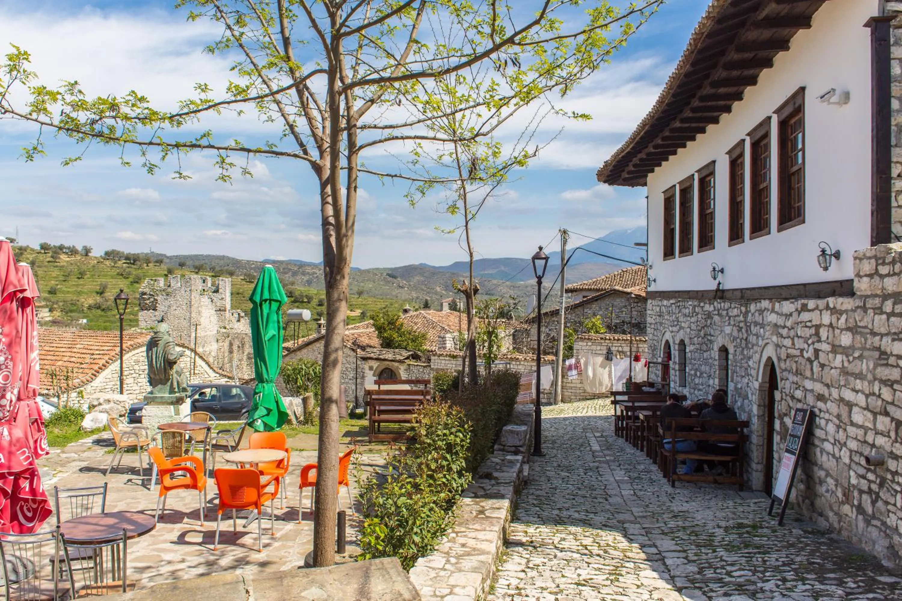 Facade/entrance in Hotel Kalaja