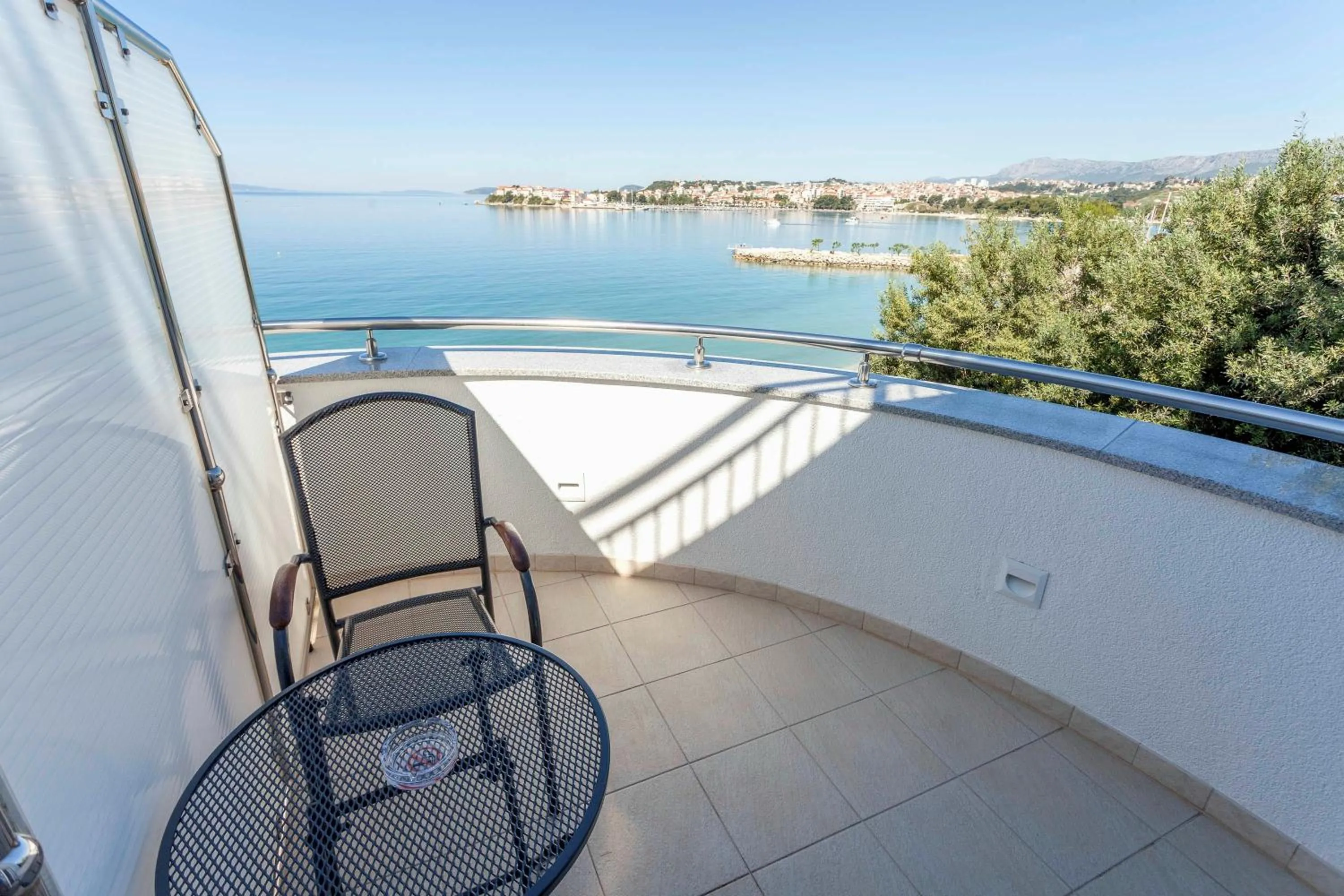 Day in Sunset Split Rooms