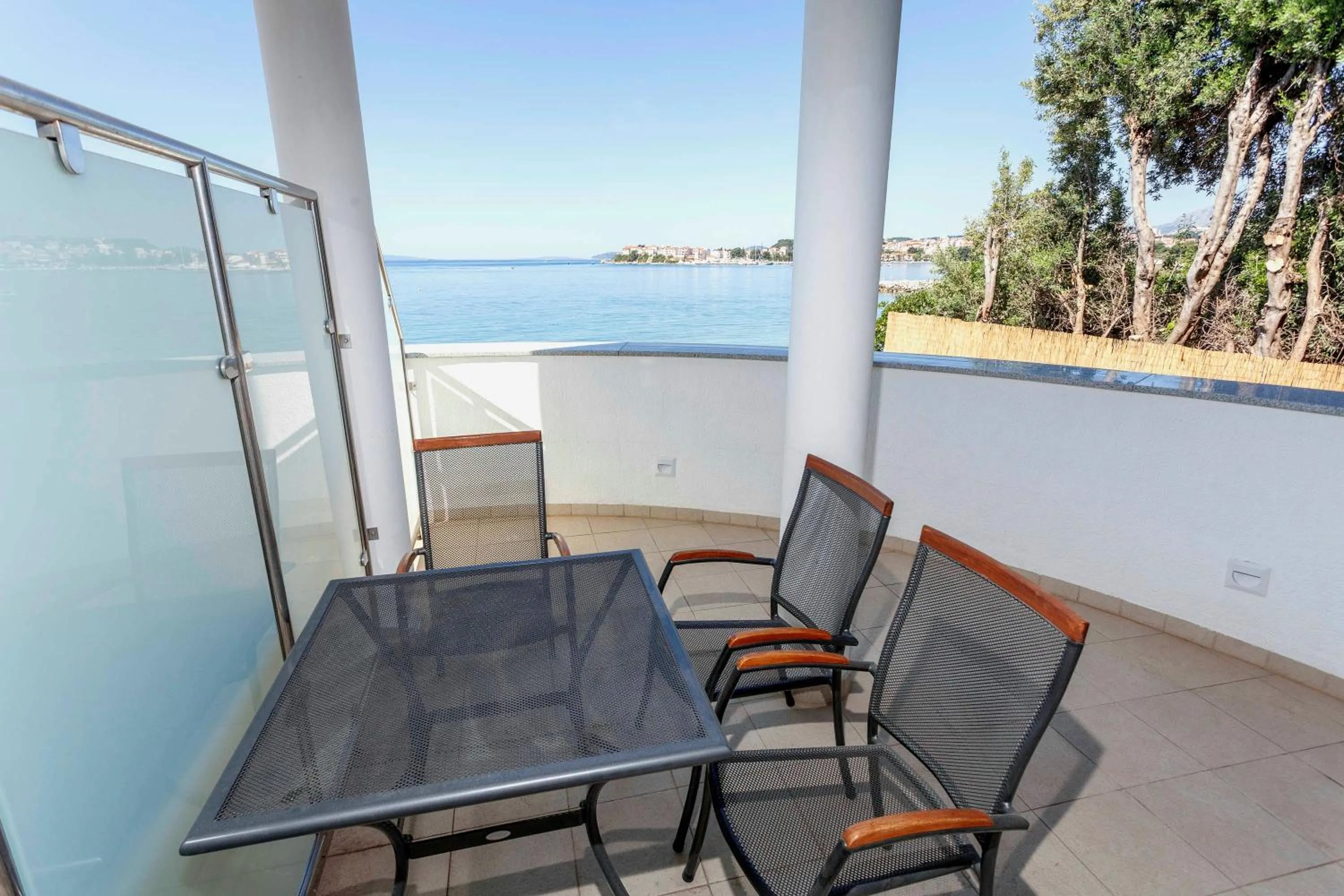 Day in Sunset Split Rooms