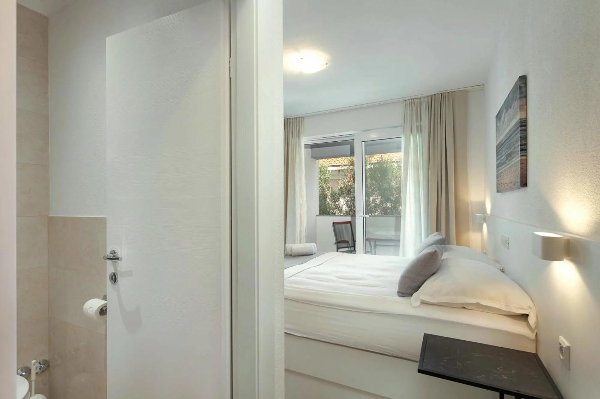 Bed in Sunset Split Rooms