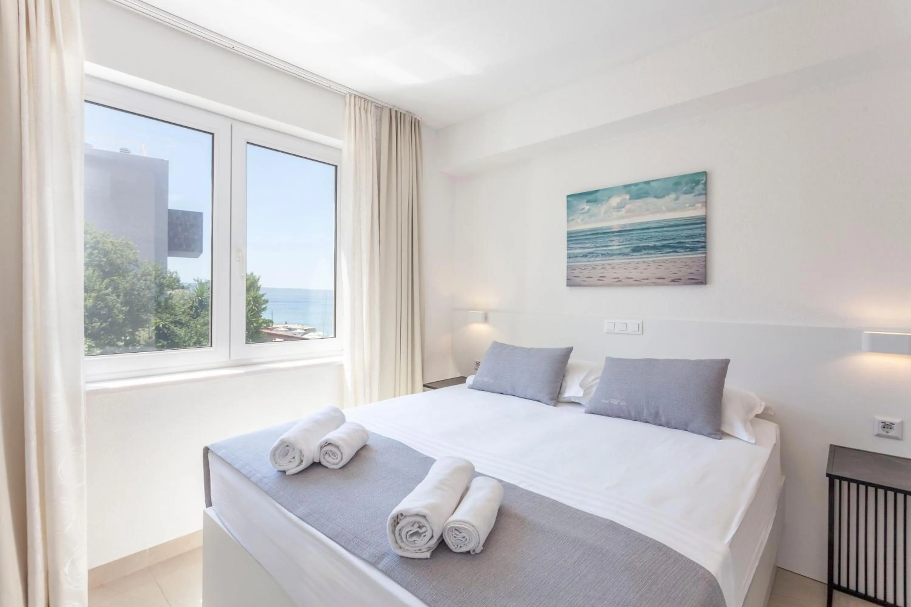 Bed in Sunset Split Rooms