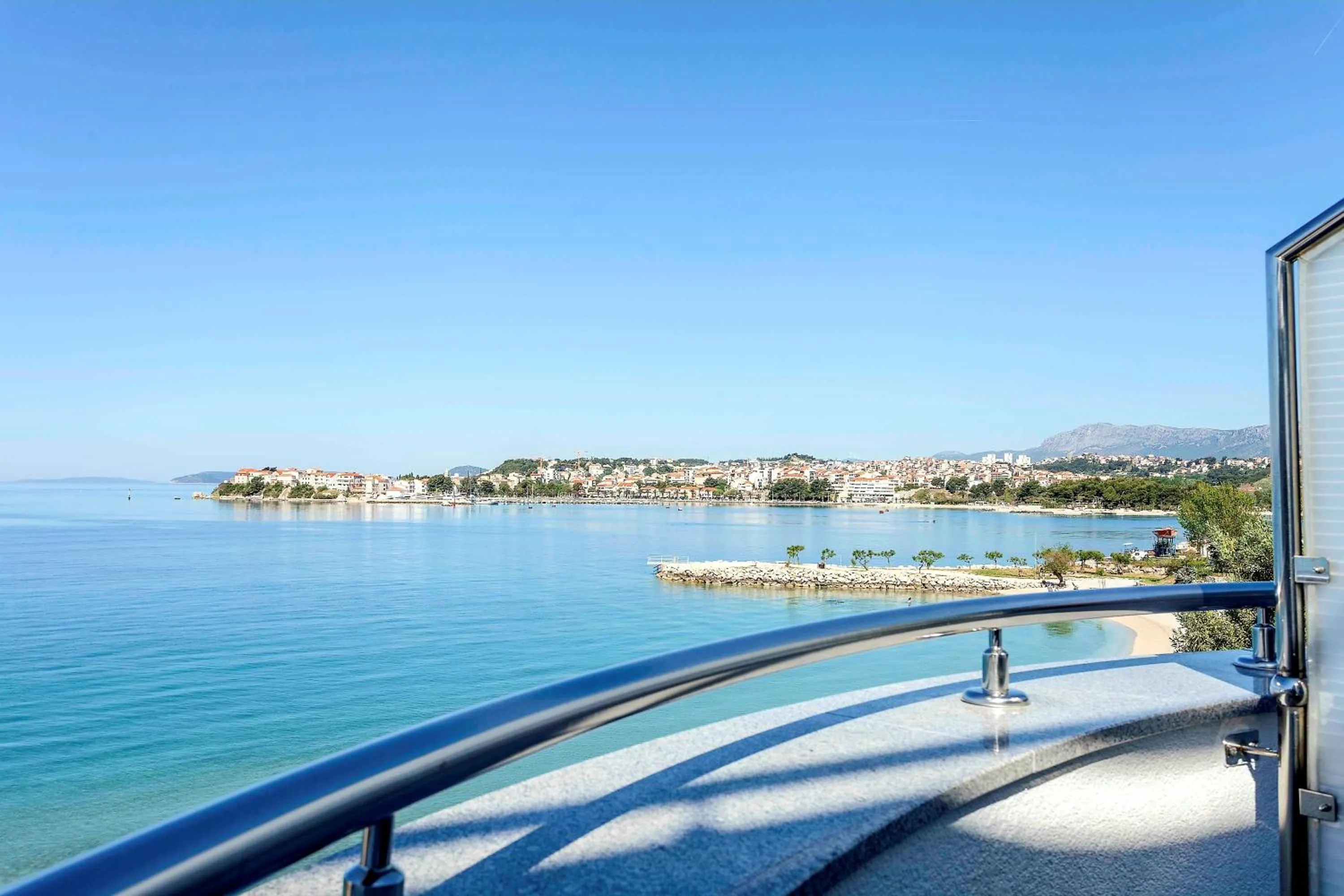 Day in Sunset Split Rooms