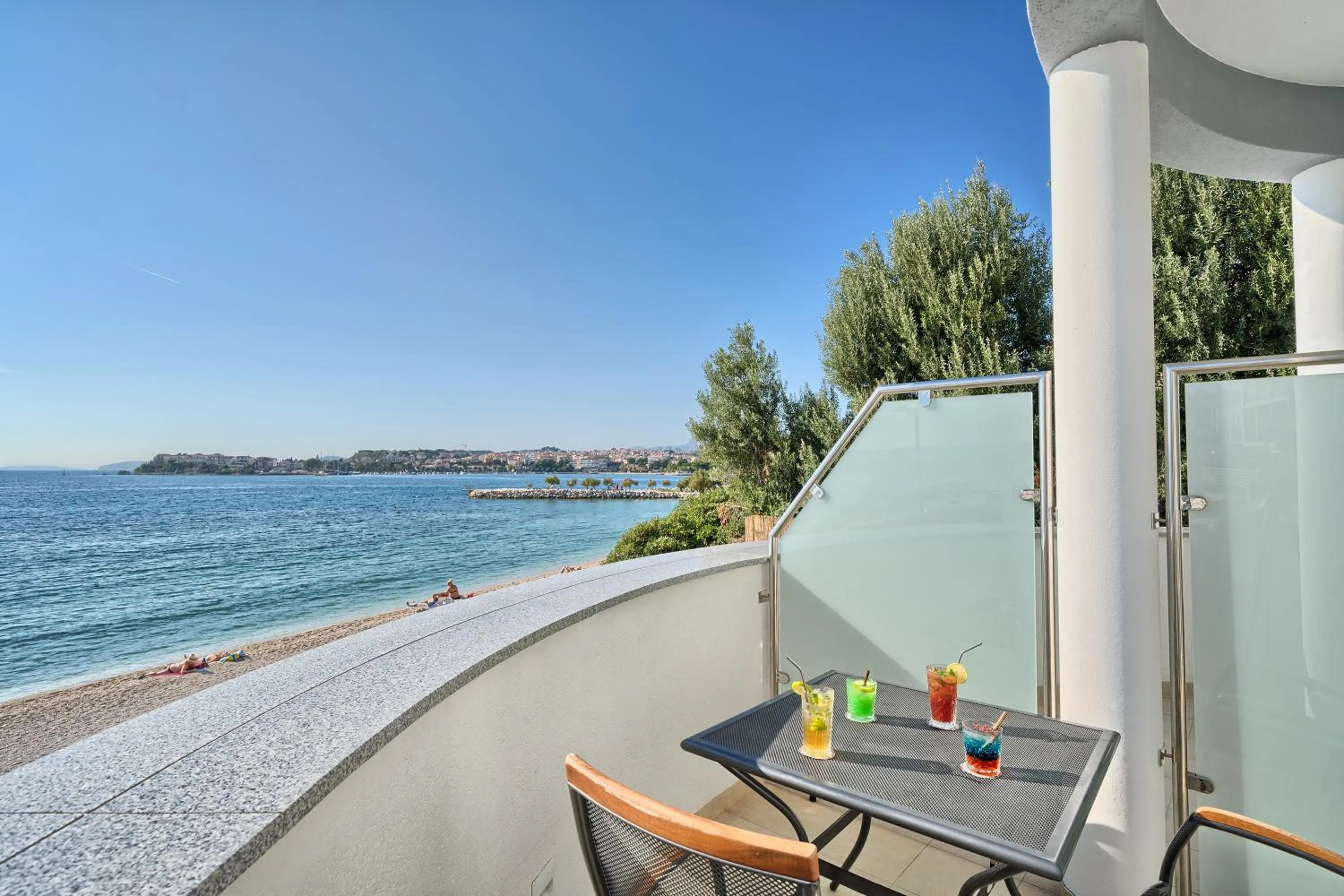 Day in Sunset Split Rooms