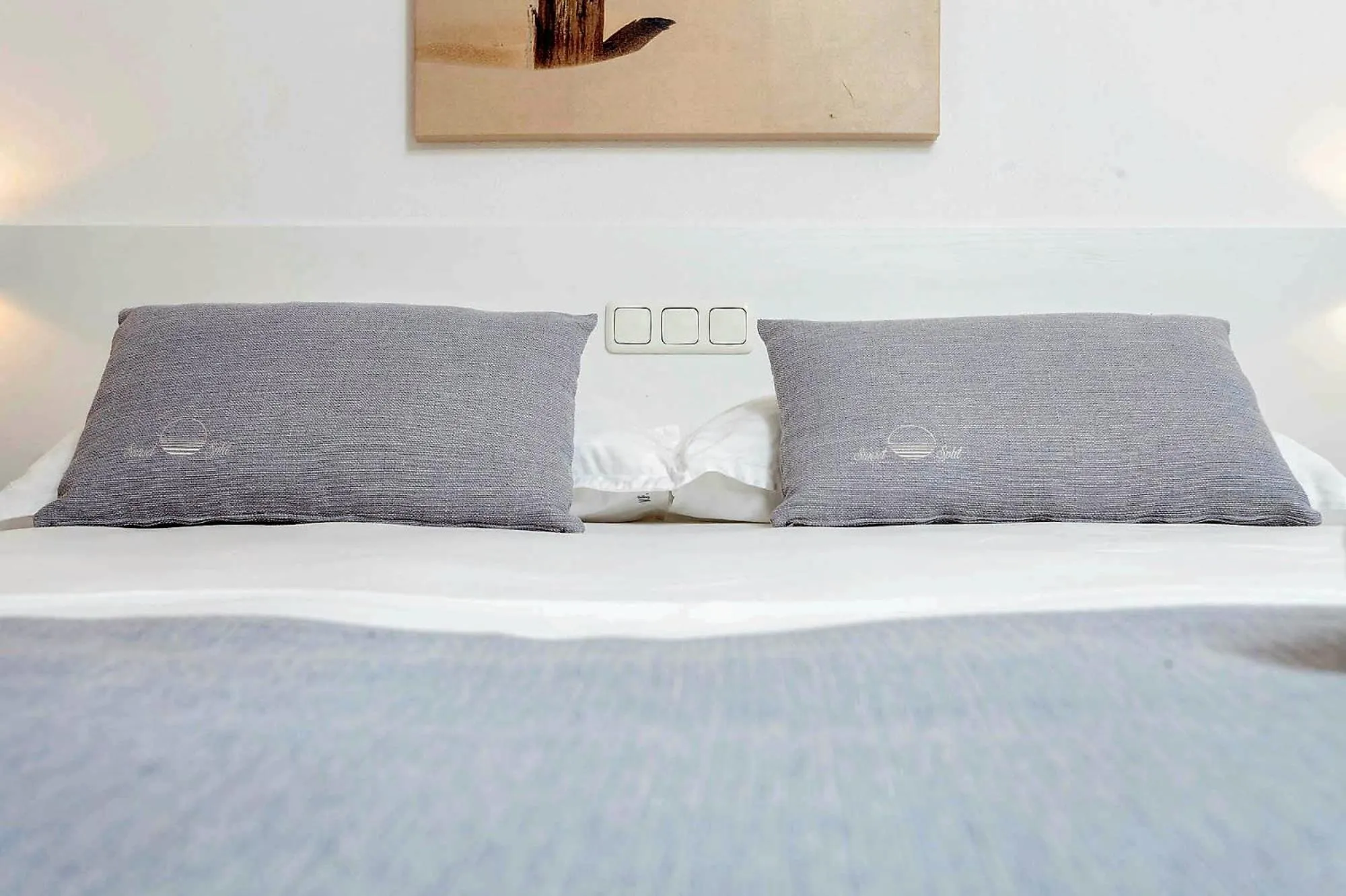 Bed in Sunset Split Rooms