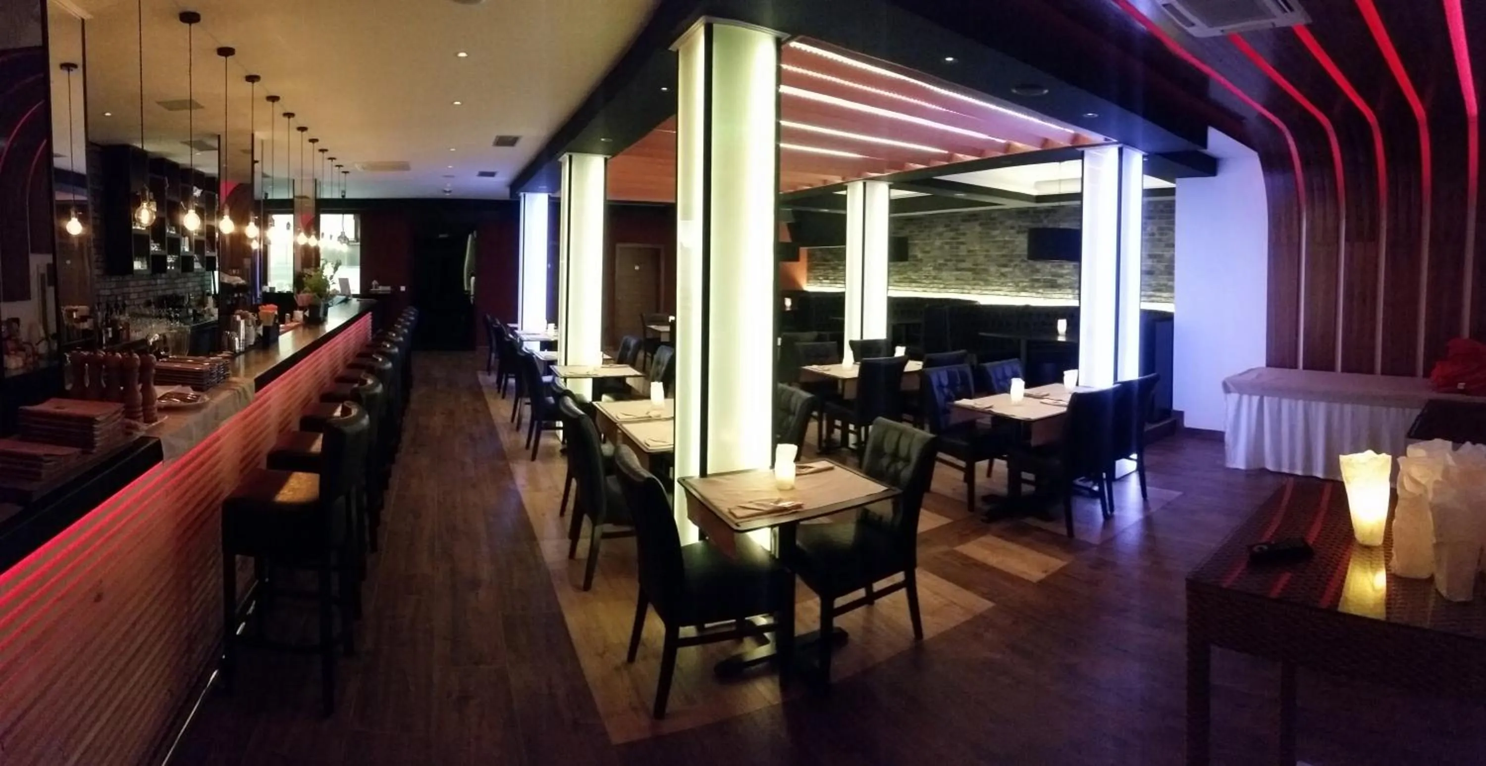 Restaurant/places to eat in Sunset Split Rooms