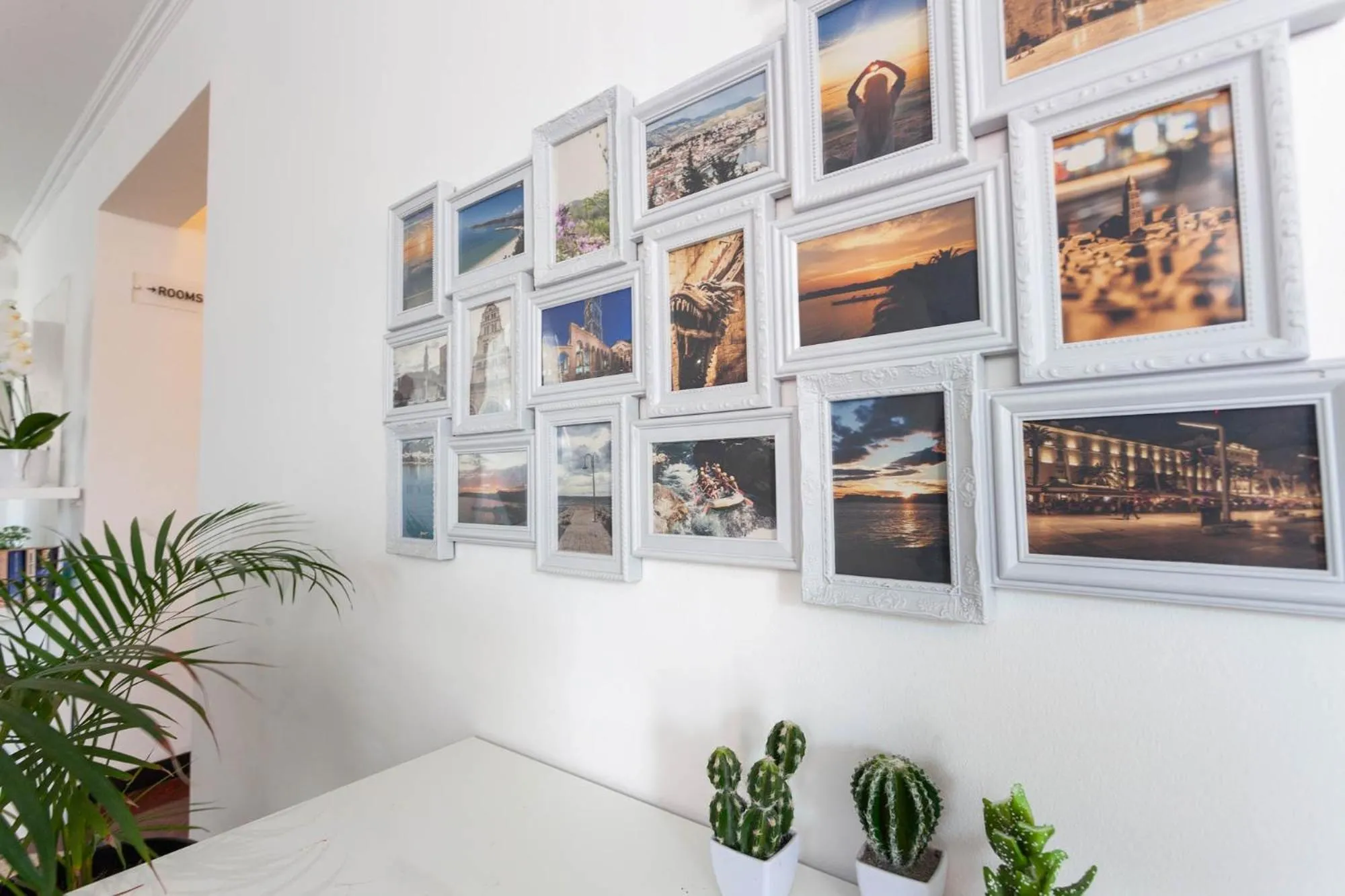 Lobby or reception in Sunset Split Rooms