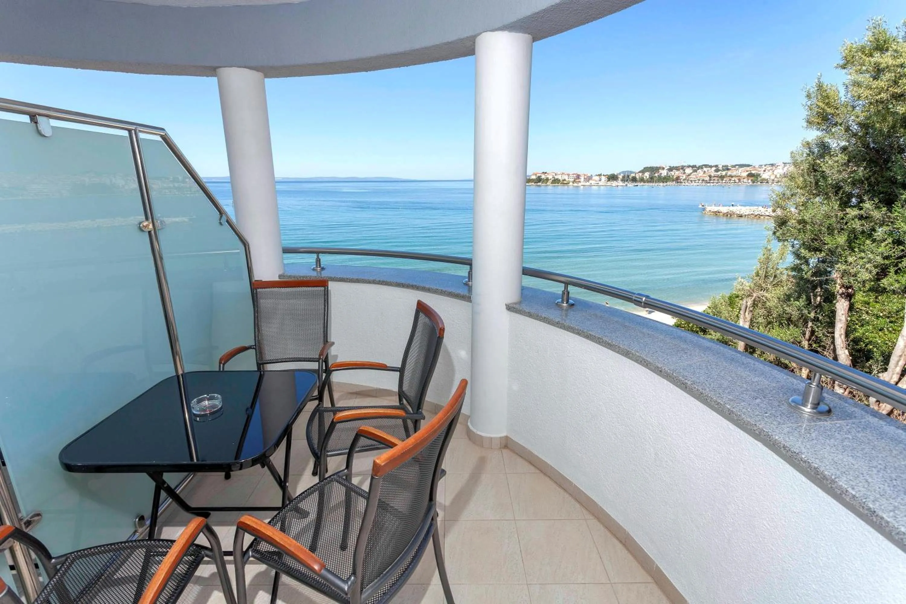 Day in Sunset Split Rooms