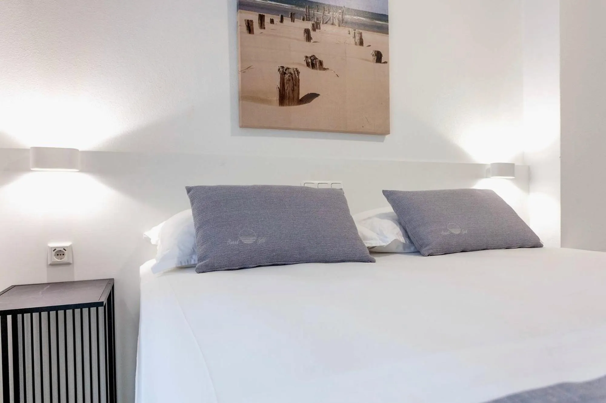 Bed in Sunset Split Rooms