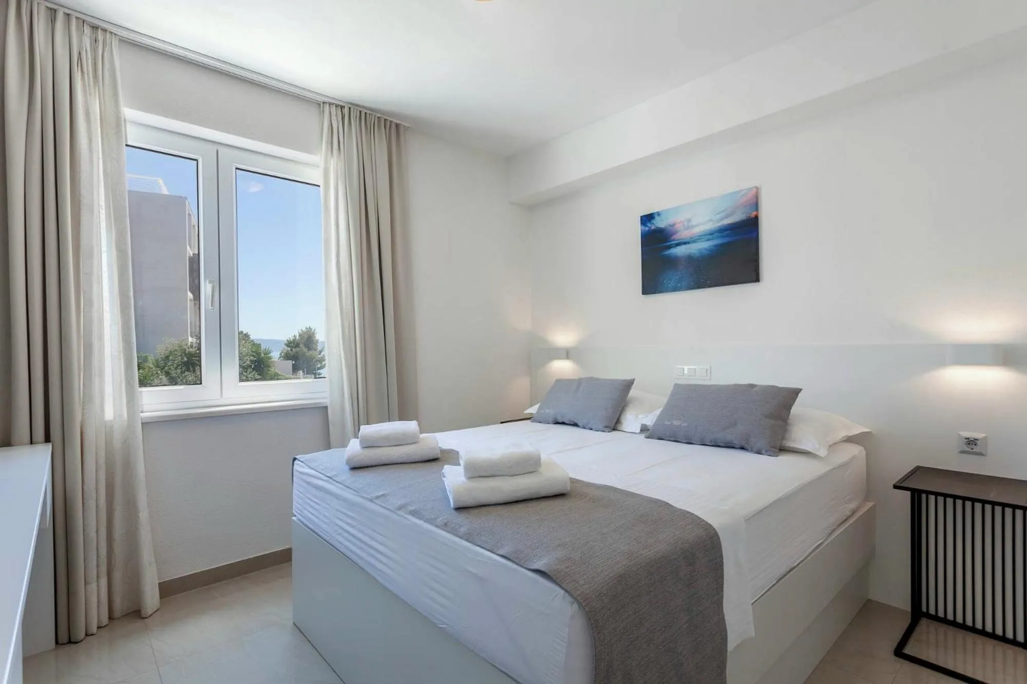 Bed in Sunset Split Rooms