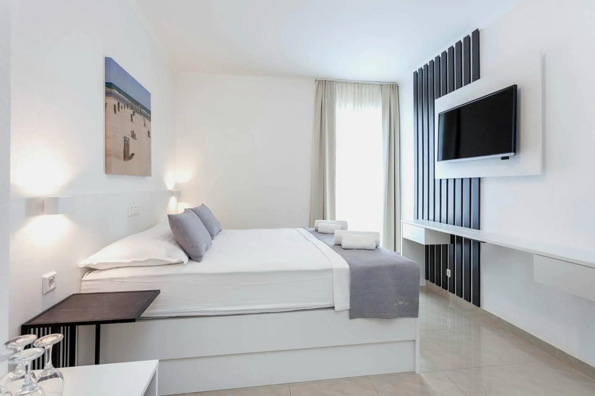 Bed in Sunset Split Rooms