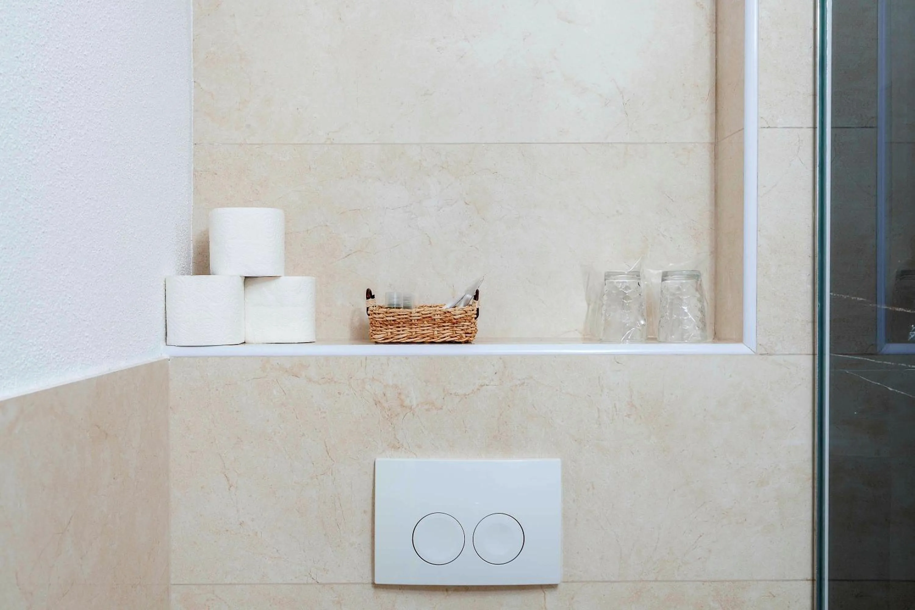 Bathroom in Sunset Split Rooms