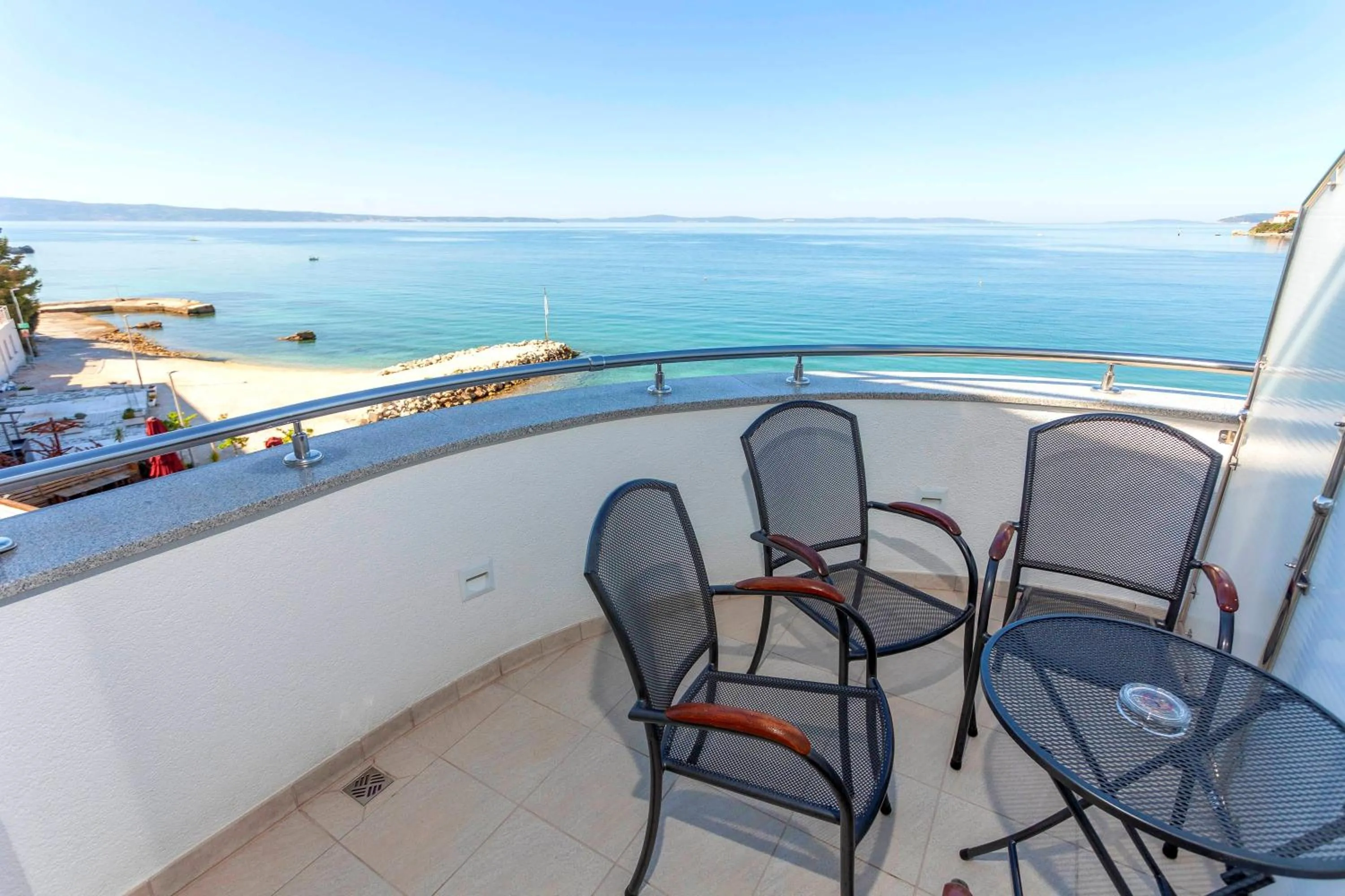 Day in Sunset Split Rooms