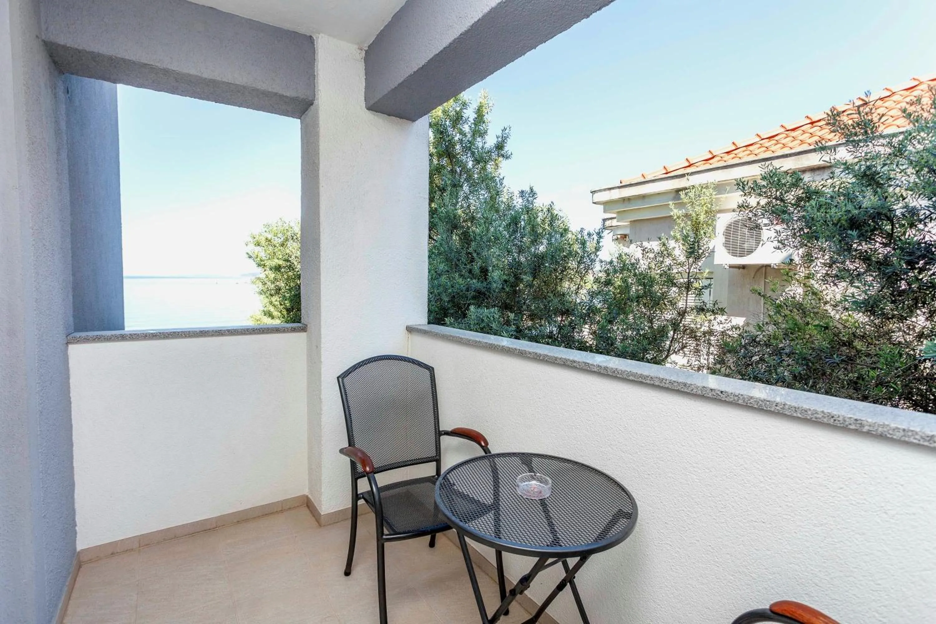 Day in Sunset Split Rooms