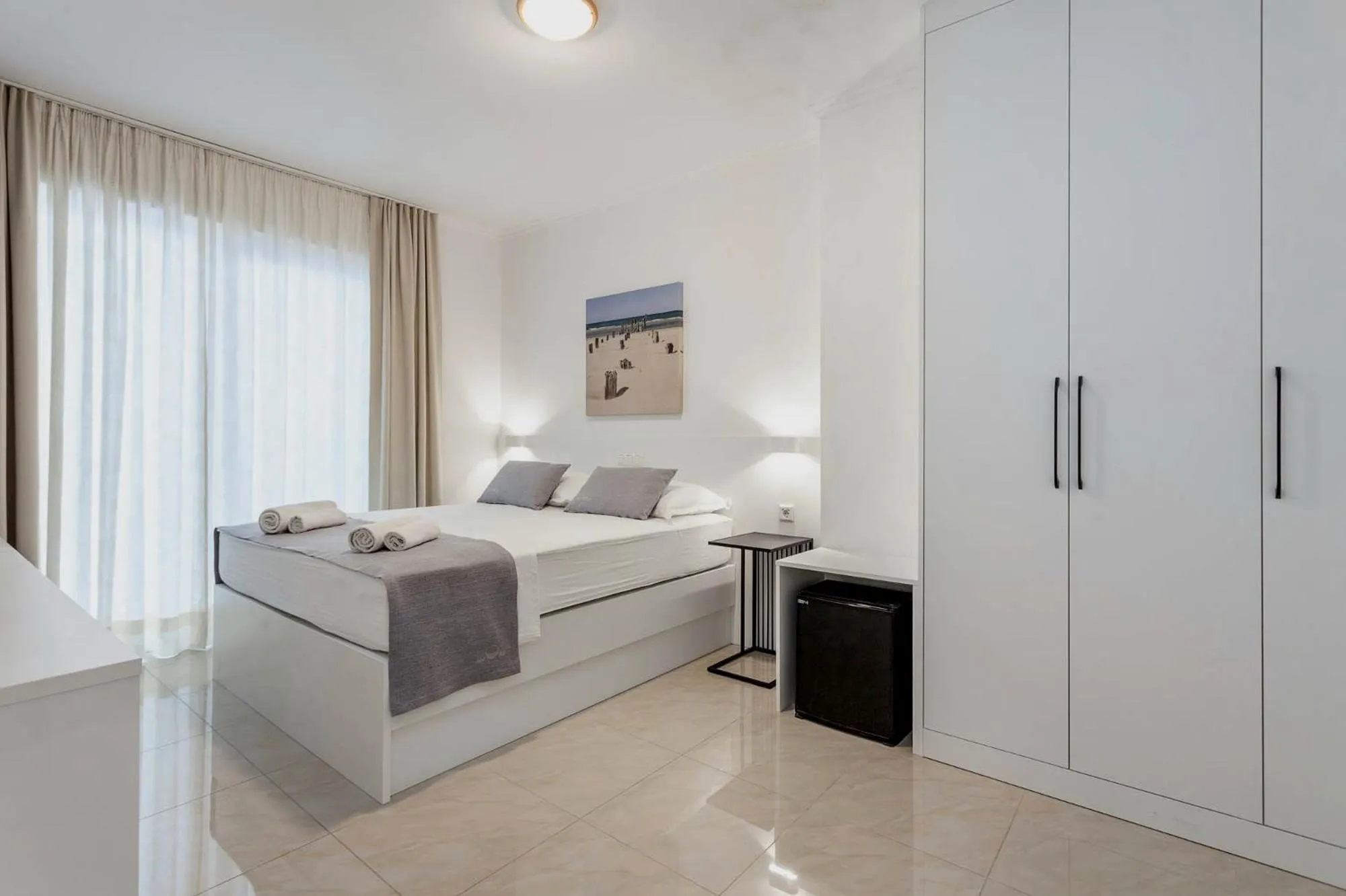 Bed in Sunset Split Rooms