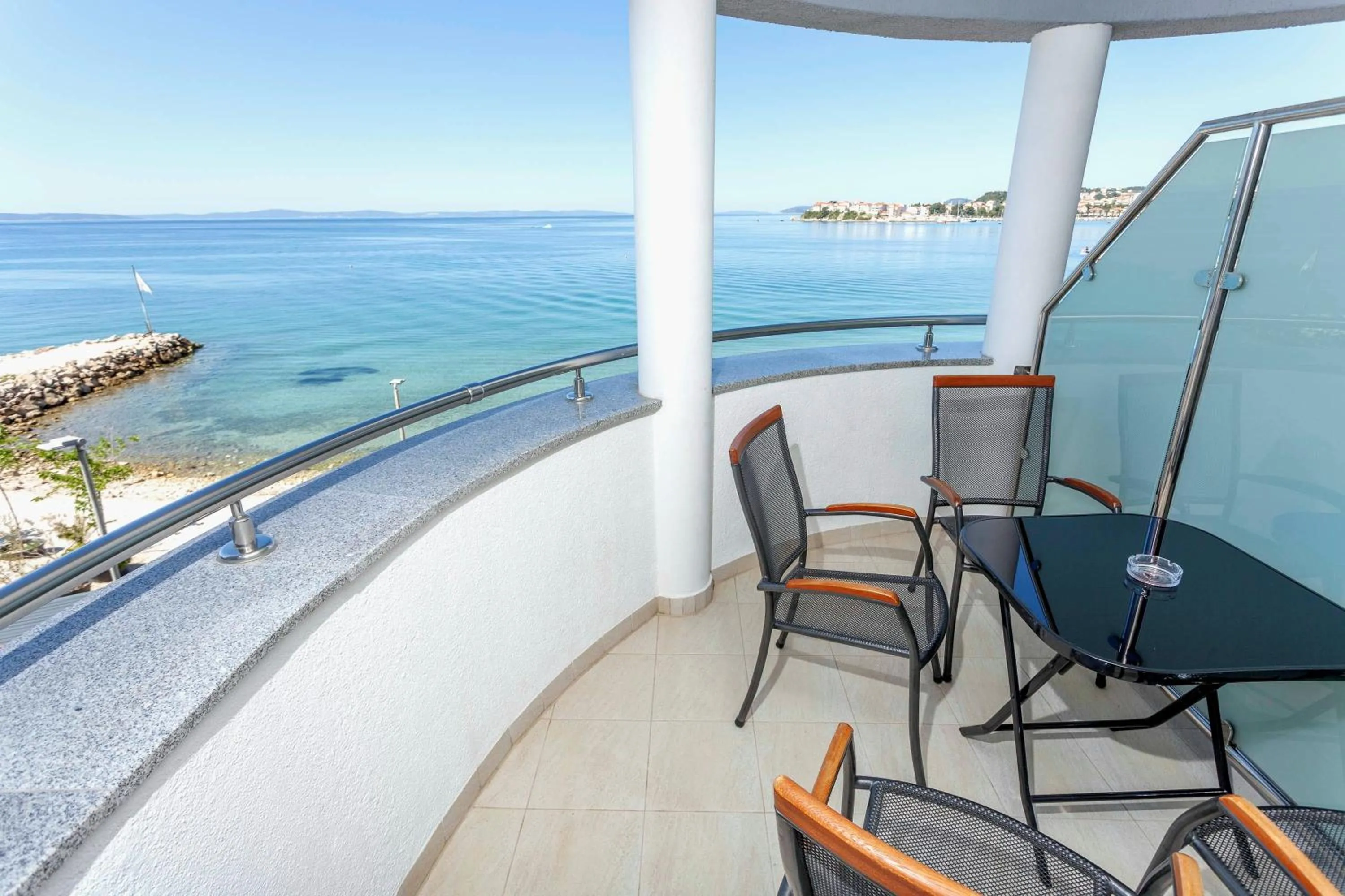 Day in Sunset Split Rooms