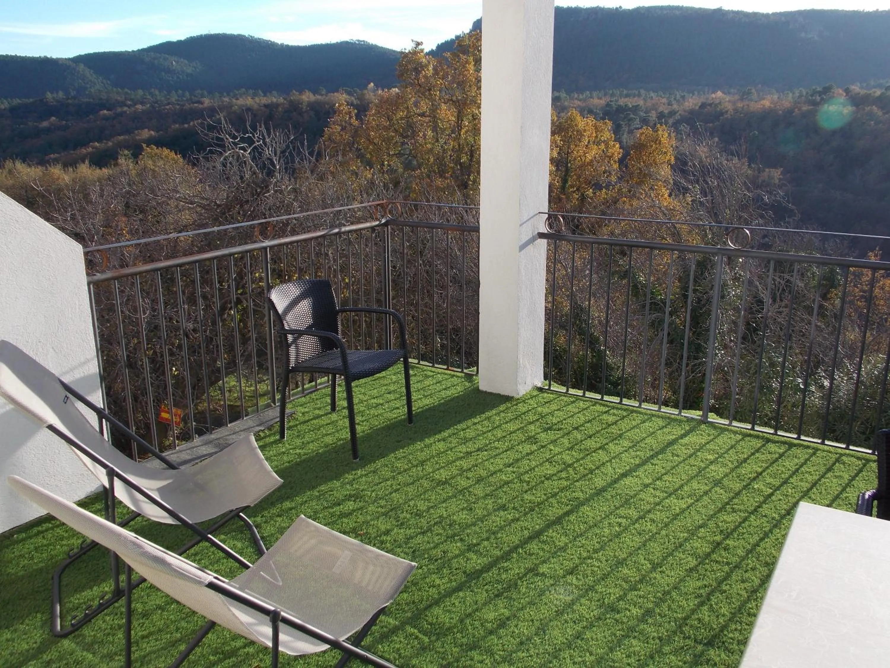 Mountain view in Au Relais Provencal