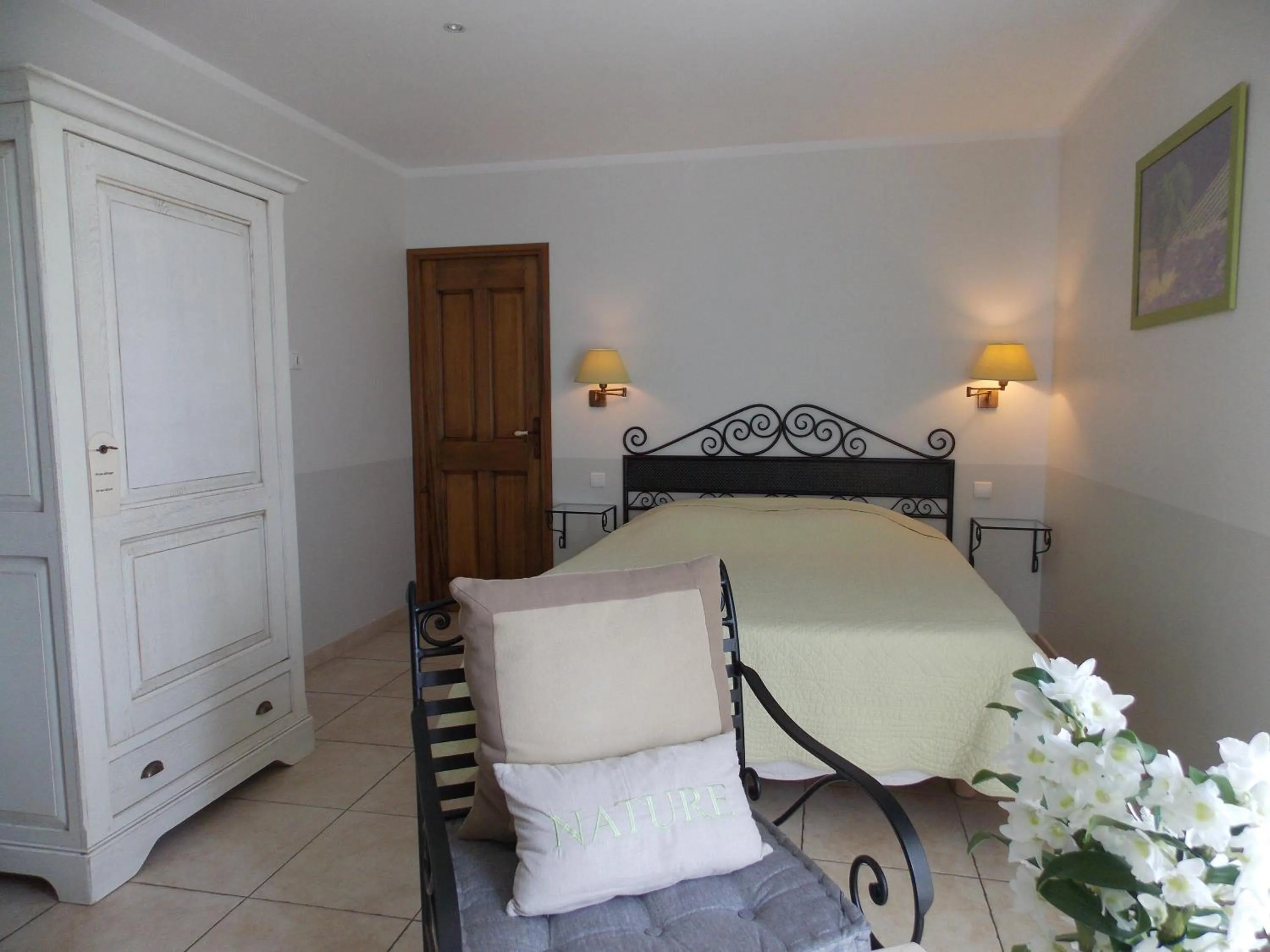Photo of the whole room, Bed in Au Relais Provencal