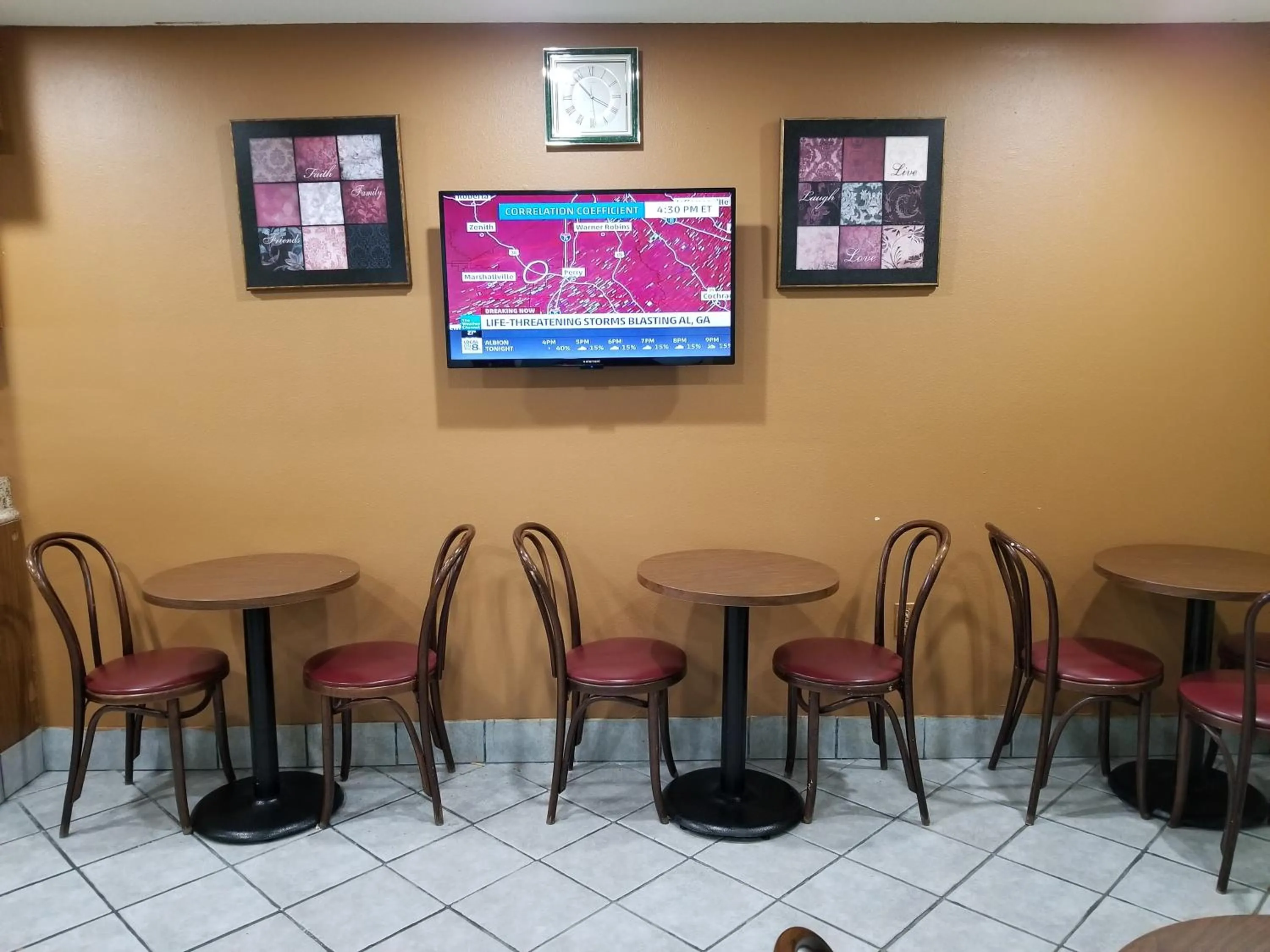 Food and drinks in Briarwood Inn