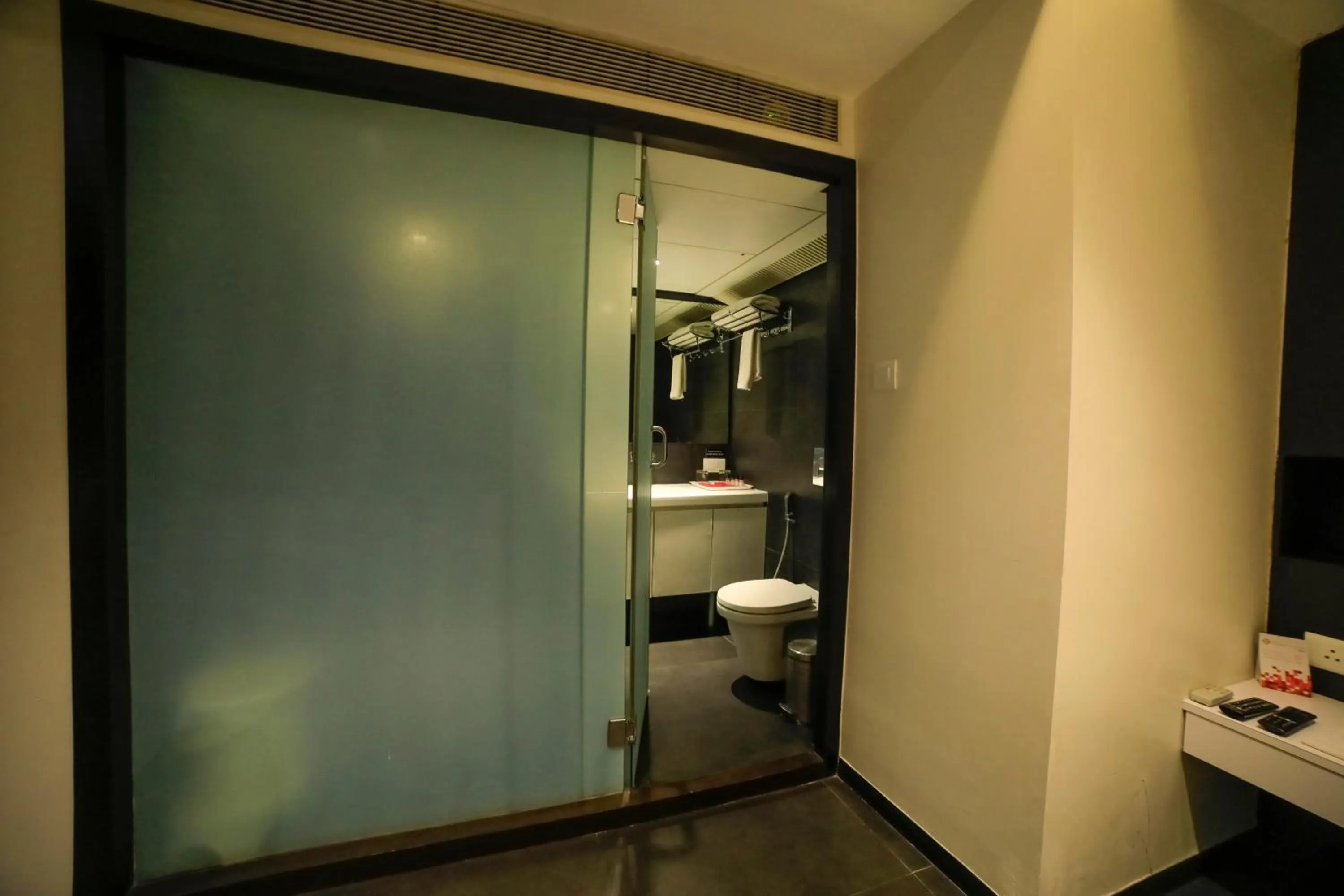 Shower in Hotel German Palace Near to Airport