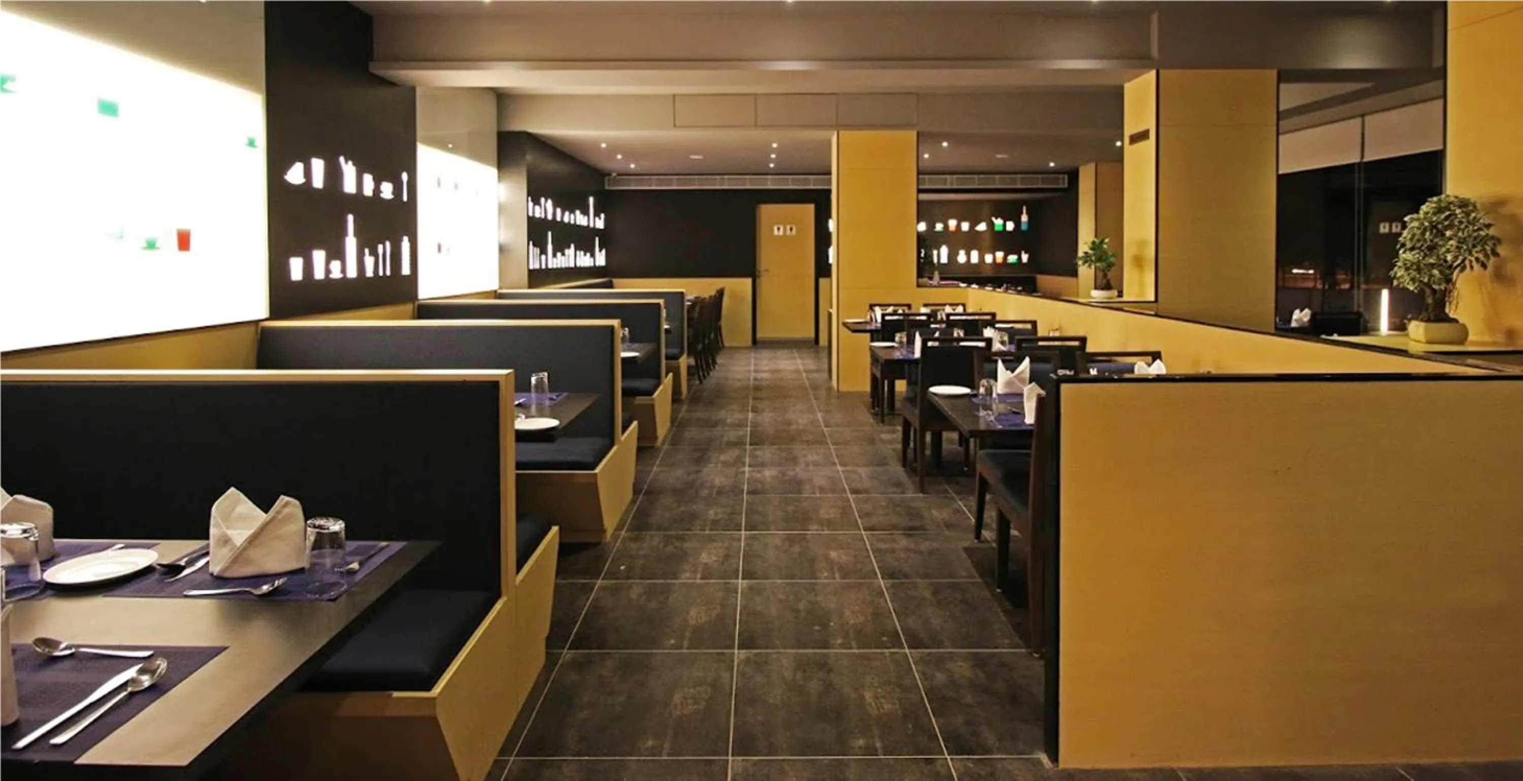 Restaurant/places to eat in Hotel German Palace Near to Airport